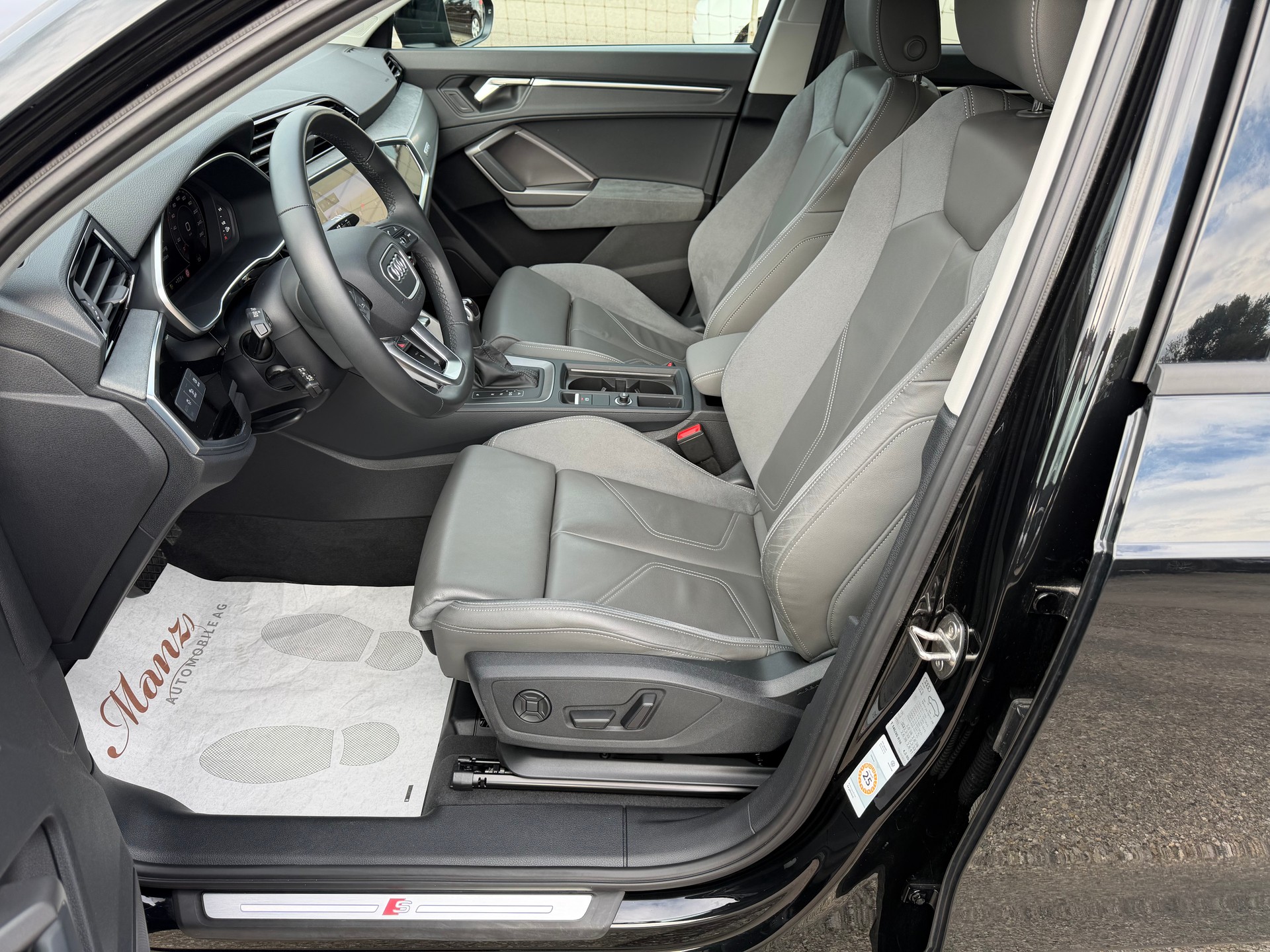 AUDI Q3 40TFSI 190PS S-line quattro S-tronic Top-Ausstattung **Modell 2024**-image-5