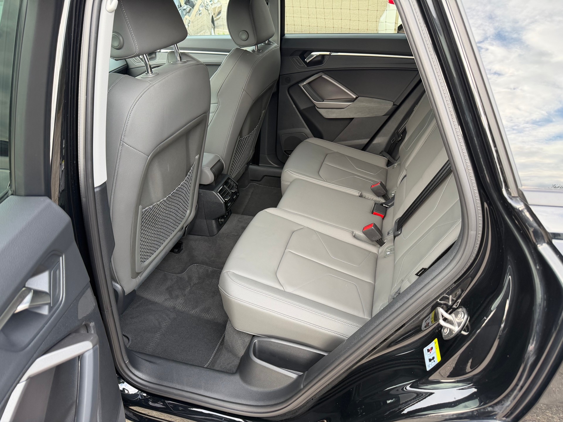 AUDI Q3 40TFSI 190PS S-line quattro S-tronic Top-Ausstattung **Modell 2024**-image-7