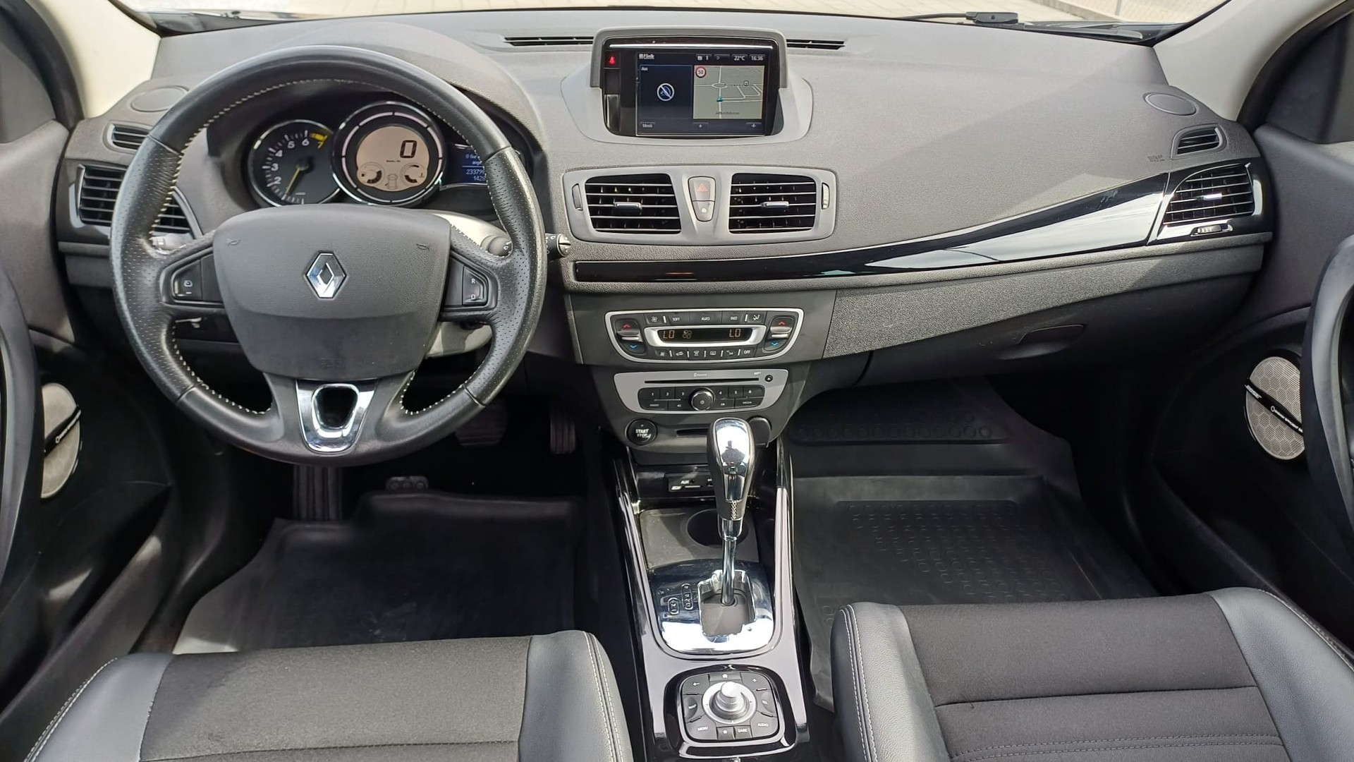 RENAULT Mégane 1.2 16V Turbo Bose EDC-image-12