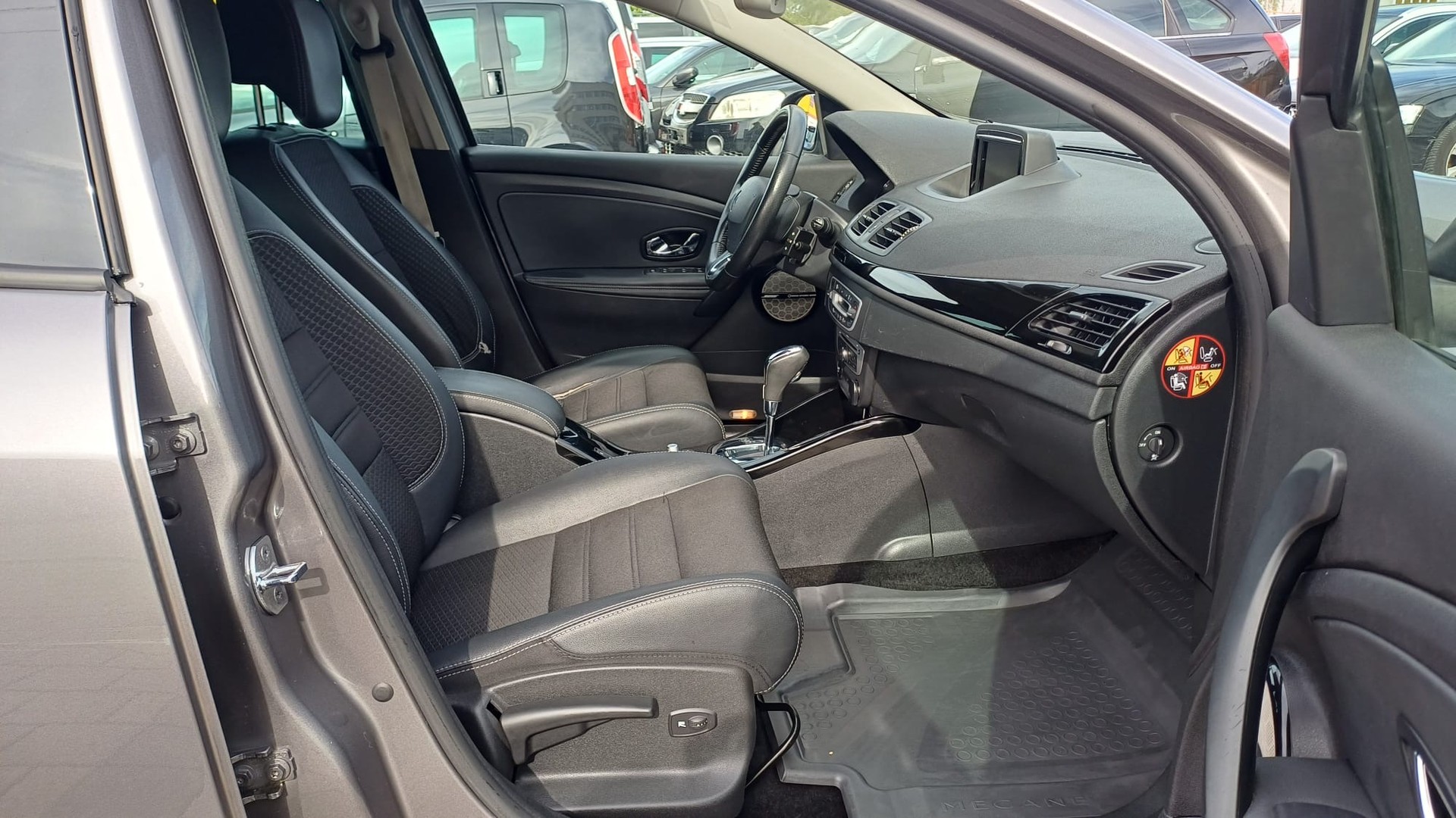 RENAULT Mégane 1.2 16V Turbo Bose EDC-image-10