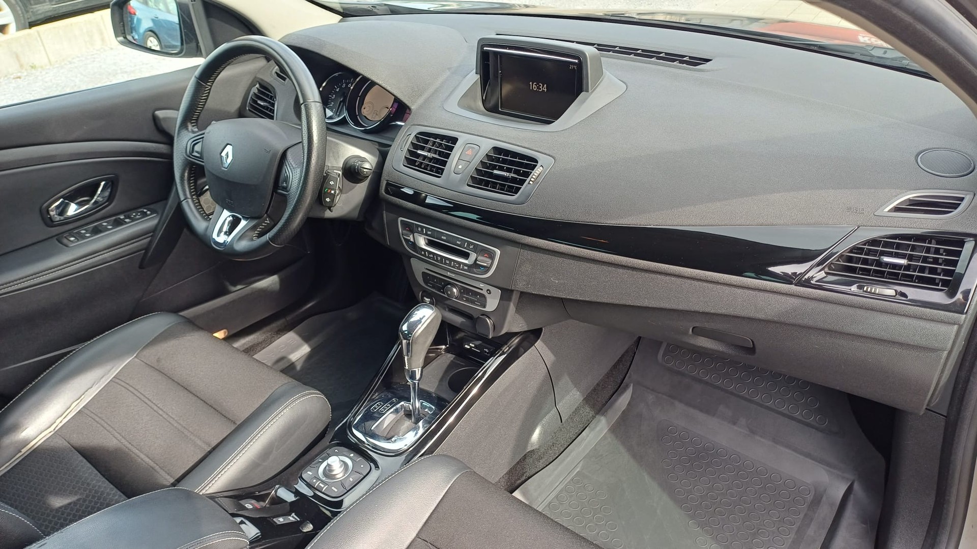 RENAULT Mégane 1.2 16V Turbo Bose EDC-image-11