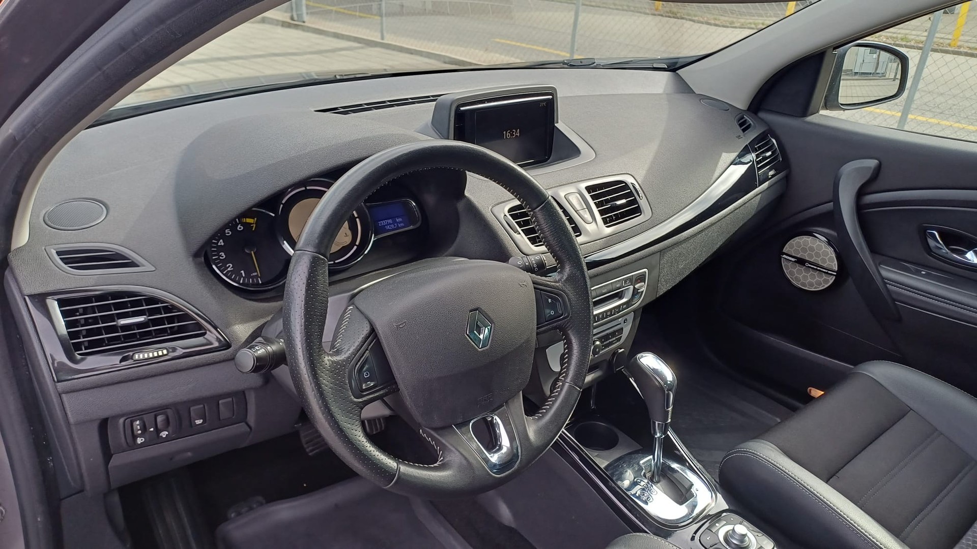 RENAULT Mégane 1.2 16V Turbo Bose EDC-image-9