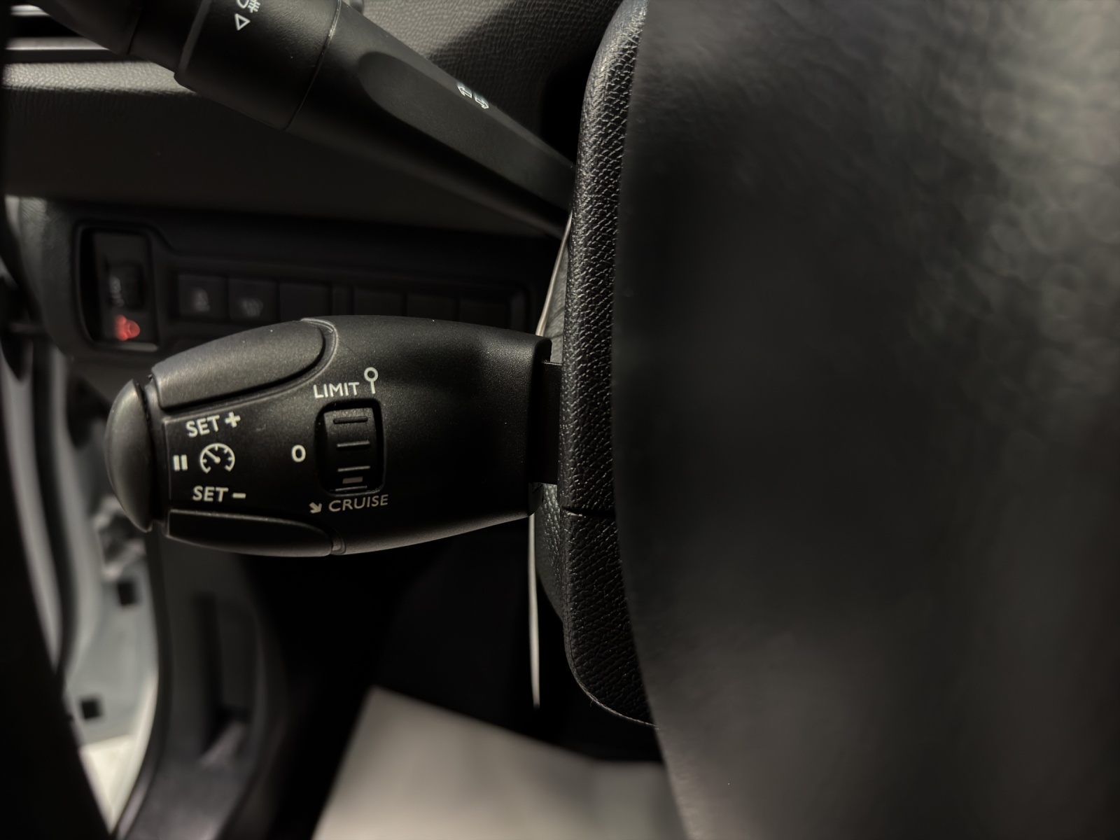 PEUGEOT 308 SW 1.2 THP Access-image-11