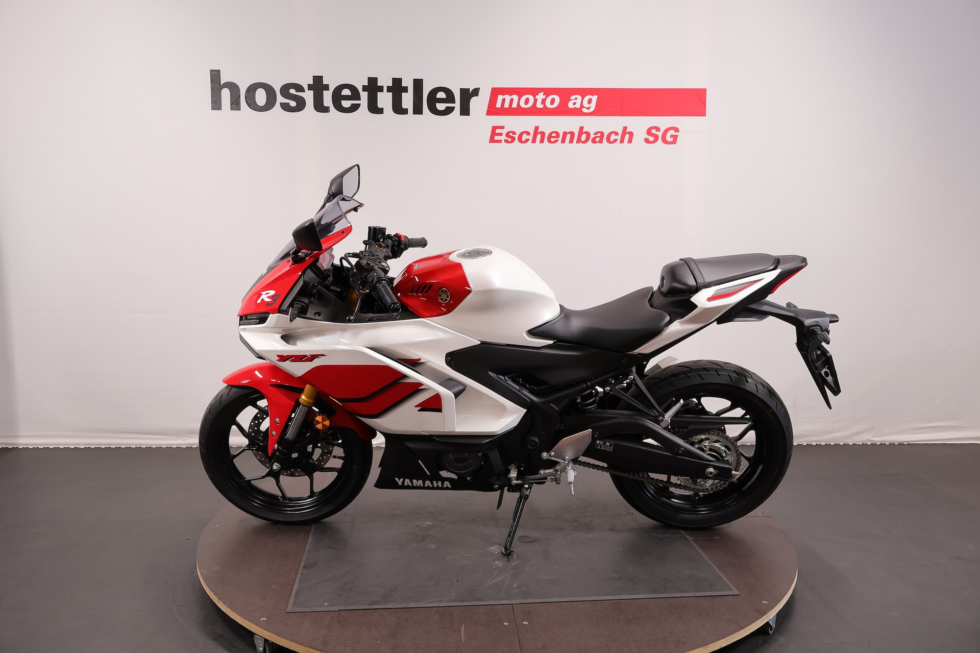 YAMAHA R3 70th Anniversary-showroom-element-3
