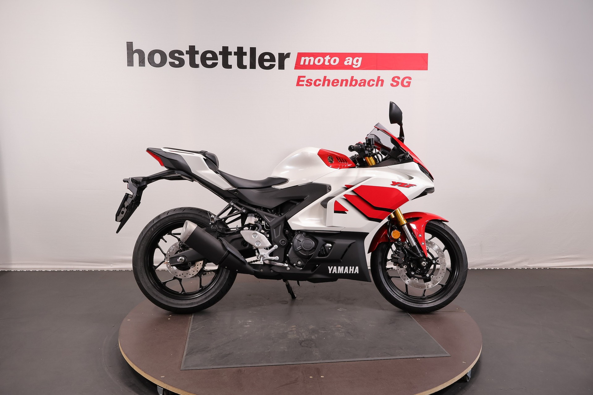 YAMAHA R3 70th Anniversary-showroom-element-1