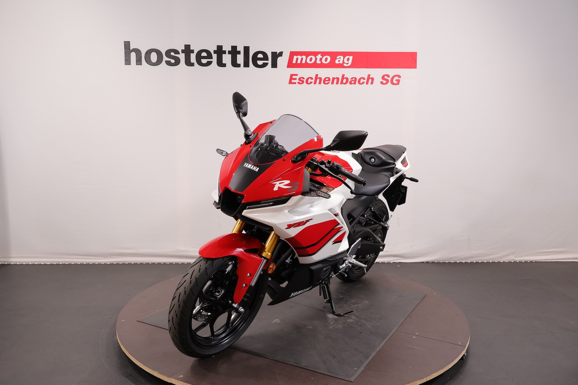 YAMAHA R3 70th Anniversary-showroom-element-2