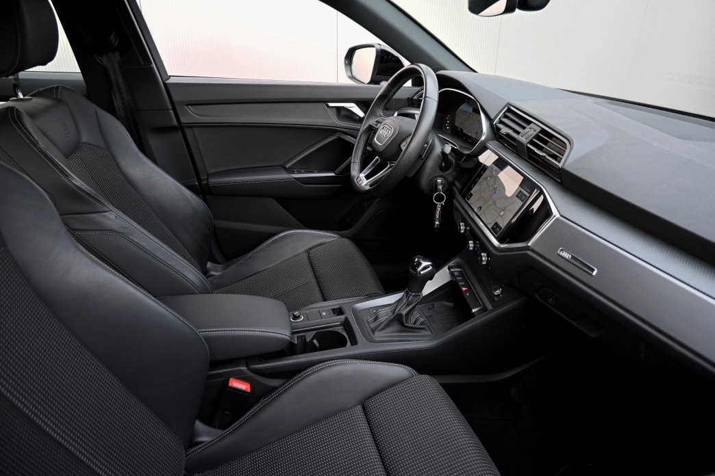 AUDI Q3 Sportback 35 TFSI S line S-tronic-image-4