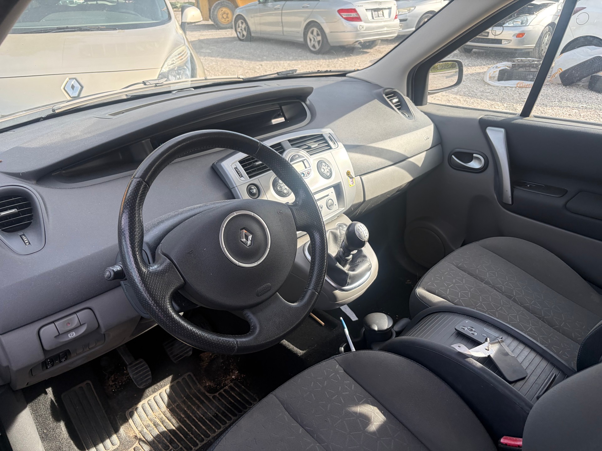 RENAULT Scénic 1.6 16V Authentique-image-6