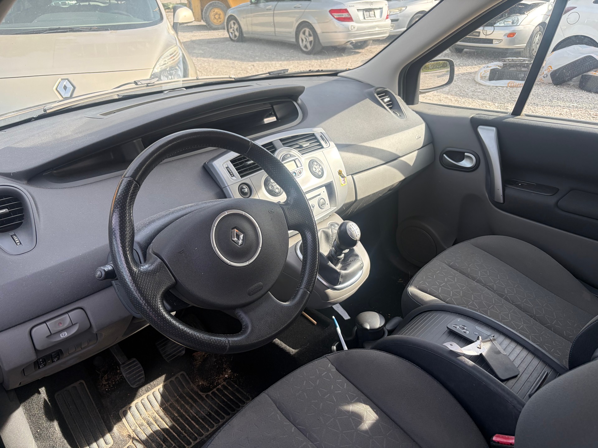 RENAULT Scénic 1.6 16V Authentique-image-7