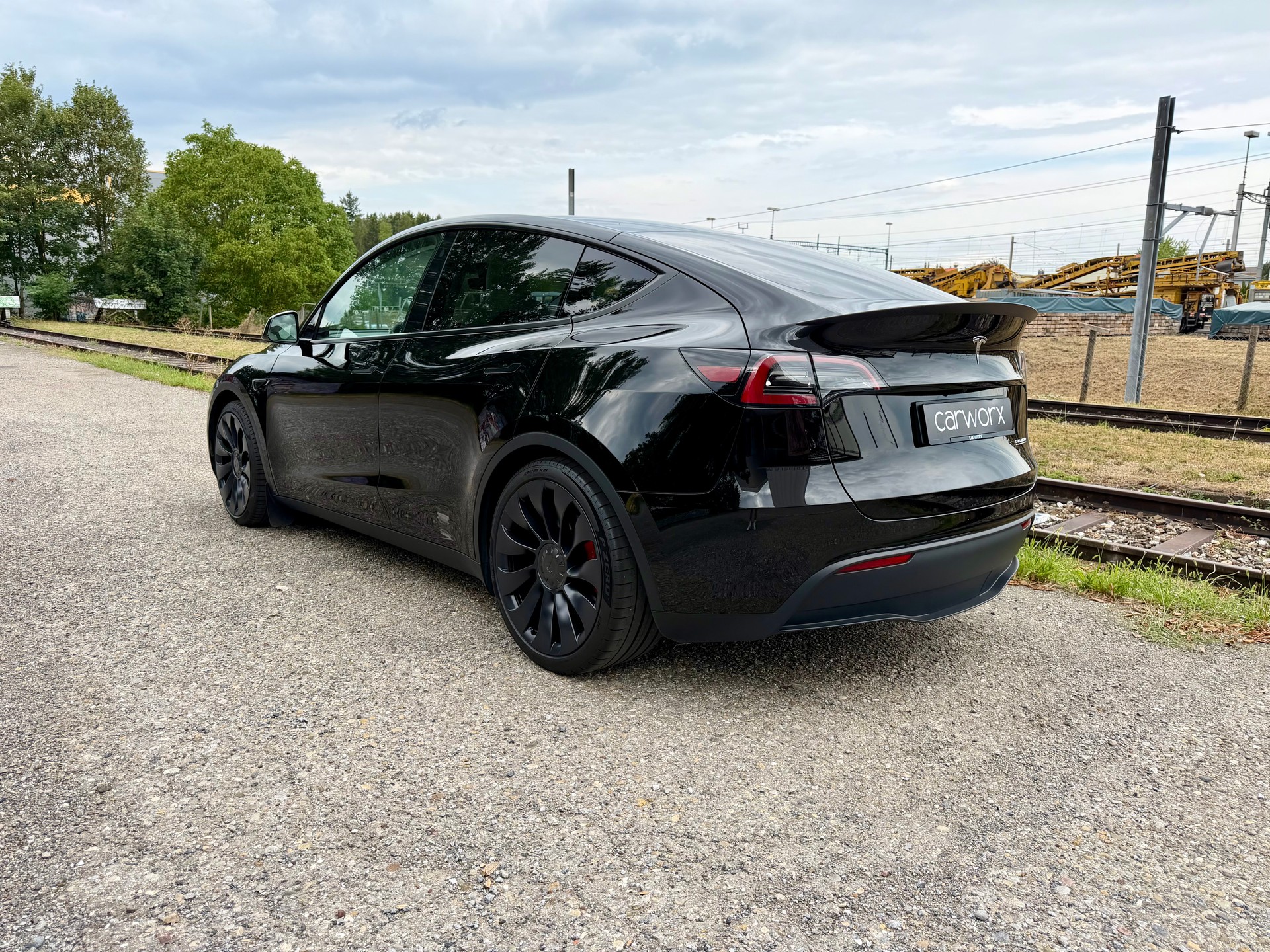 TESLA Model Y Performance-image-1