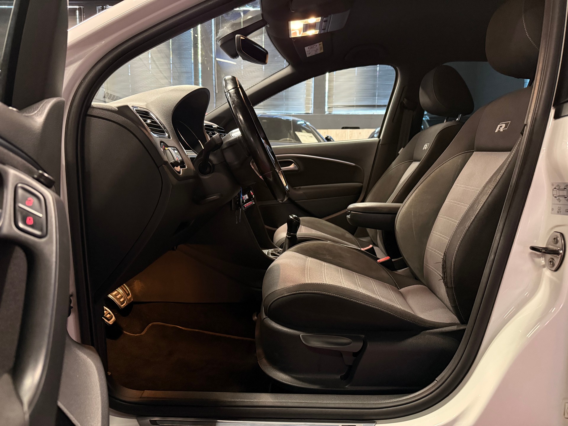 VW Polo 1.0 TSI BMT Allstar R-Line-image-14