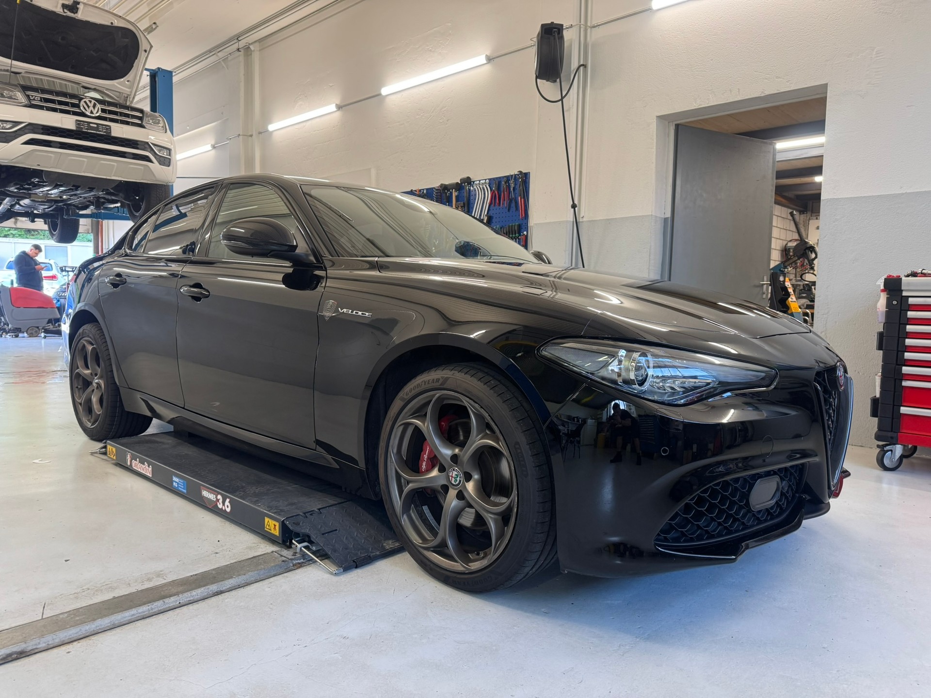 ALFA ROMEO Giulia 2.0 Veloce Q4 Automatic-image-2
