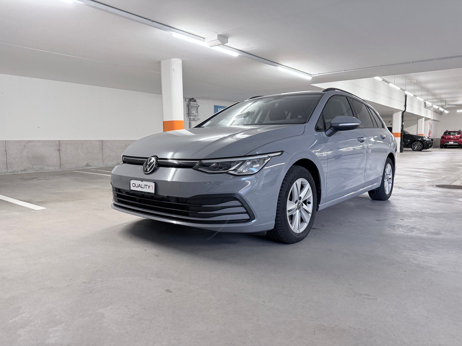 VW Golf Variant 2.0 TDI Life DSG 4Motion-image-2
