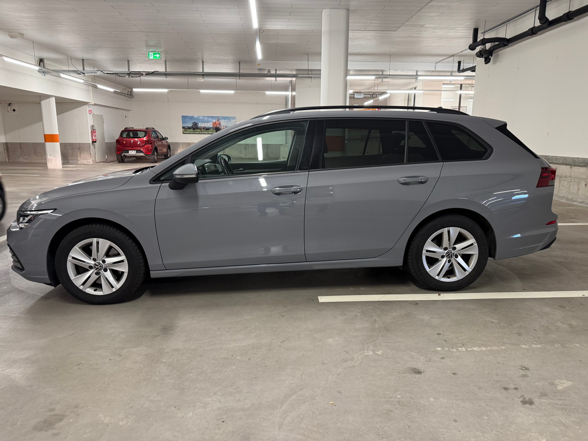 VW Golf Variant 2.0 TDI Life DSG 4Motion-image-4