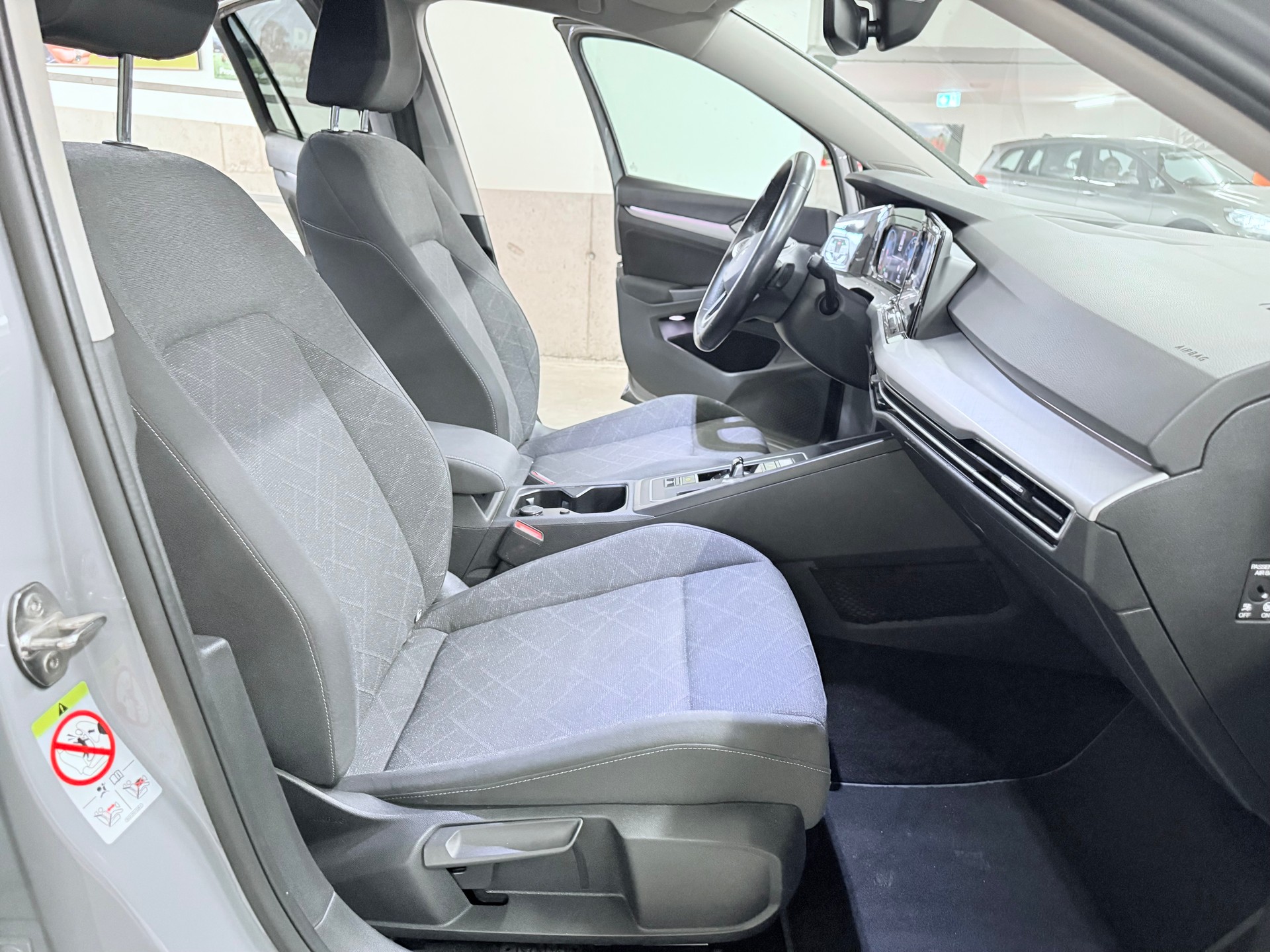 VW Golf Variant 2.0 TDI Life DSG 4Motion-image-11