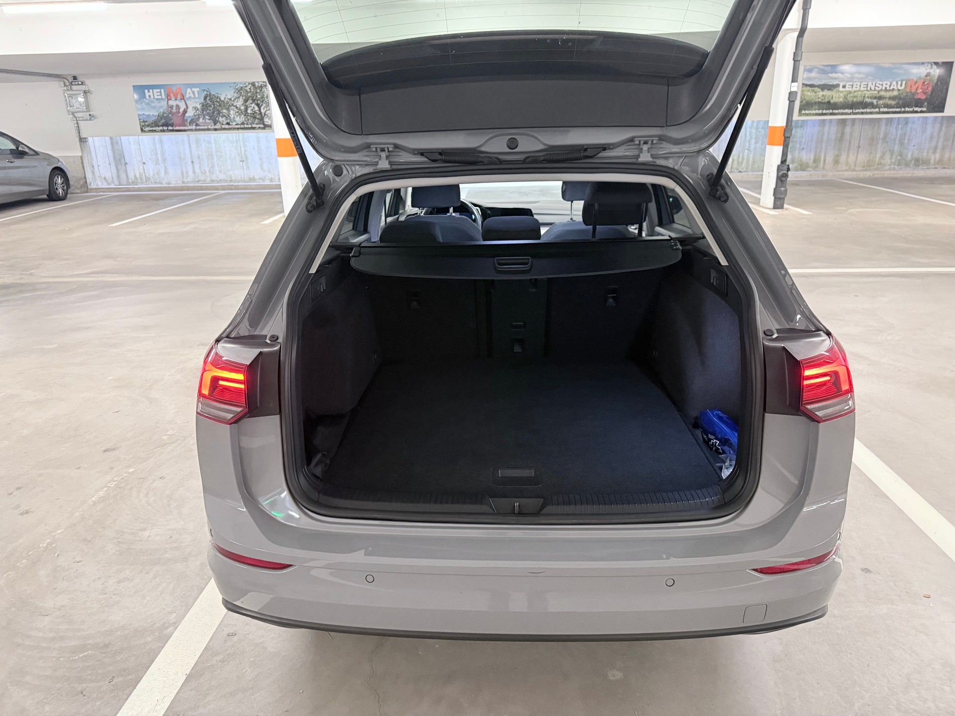 VW Golf Variant 2.0 TDI Life DSG 4Motion-image-13