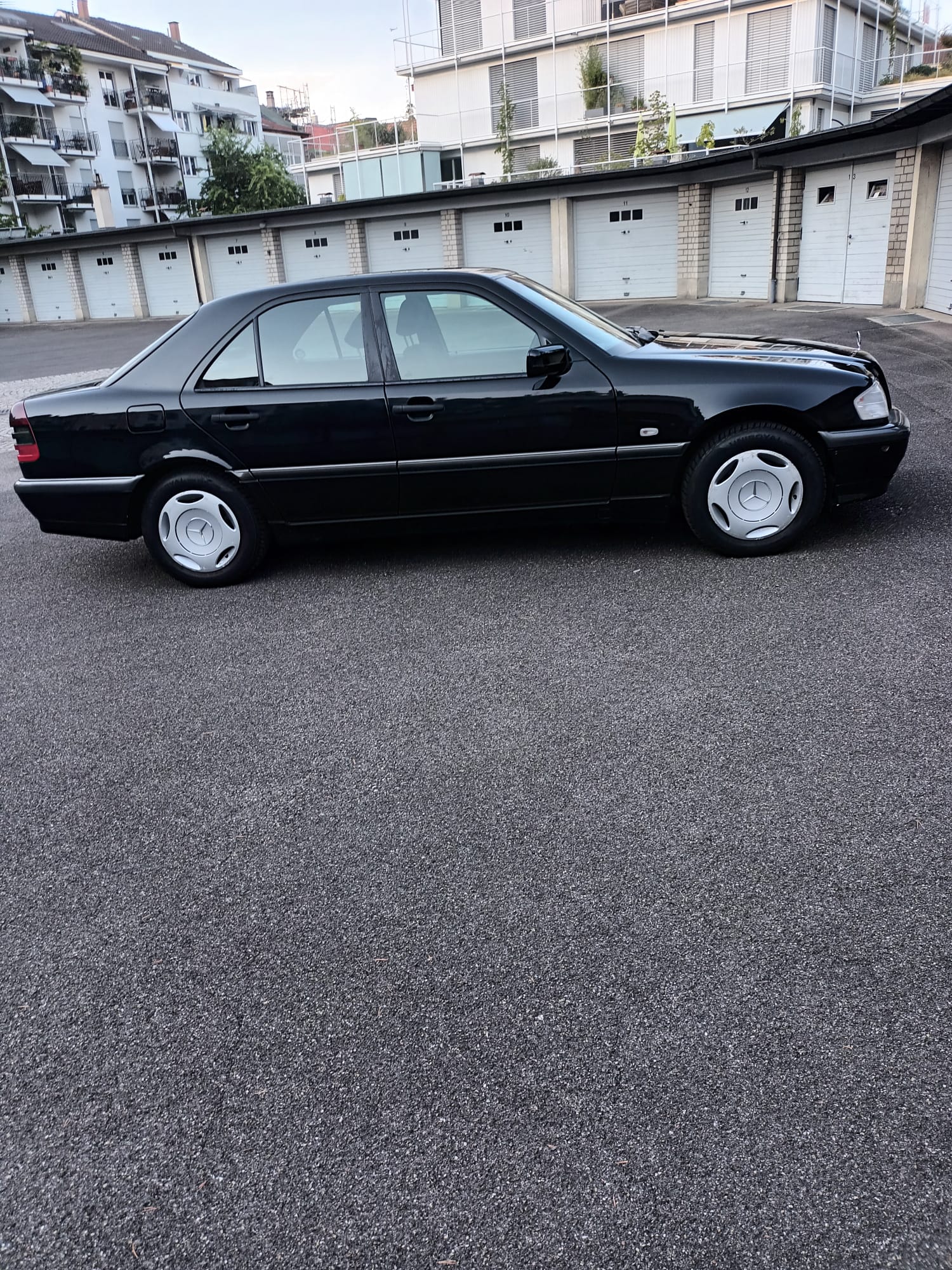 MERCEDES-BENZ-image-2