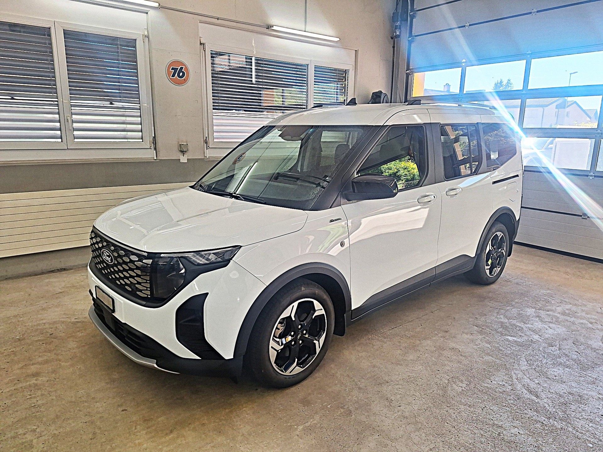 FORD Tourneo Courier Elektro 54kWh Active ⚡CH-Auslieferung mit Garantie bis Oktober 2028⚡-showroom-element-1