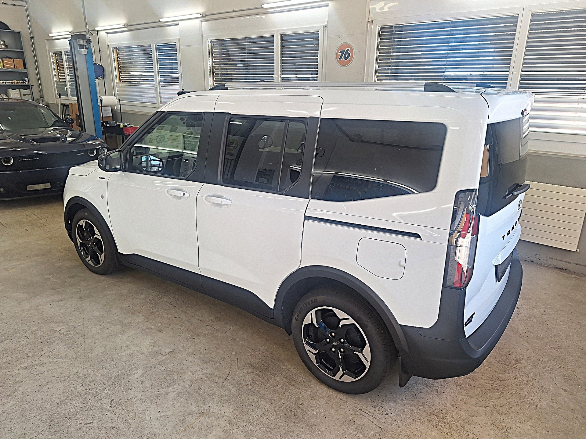 FORD Tourneo Courier Elektro 54kWh Active ⚡CH-Auslieferung mit Garantie bis Oktober 2028⚡-image-4