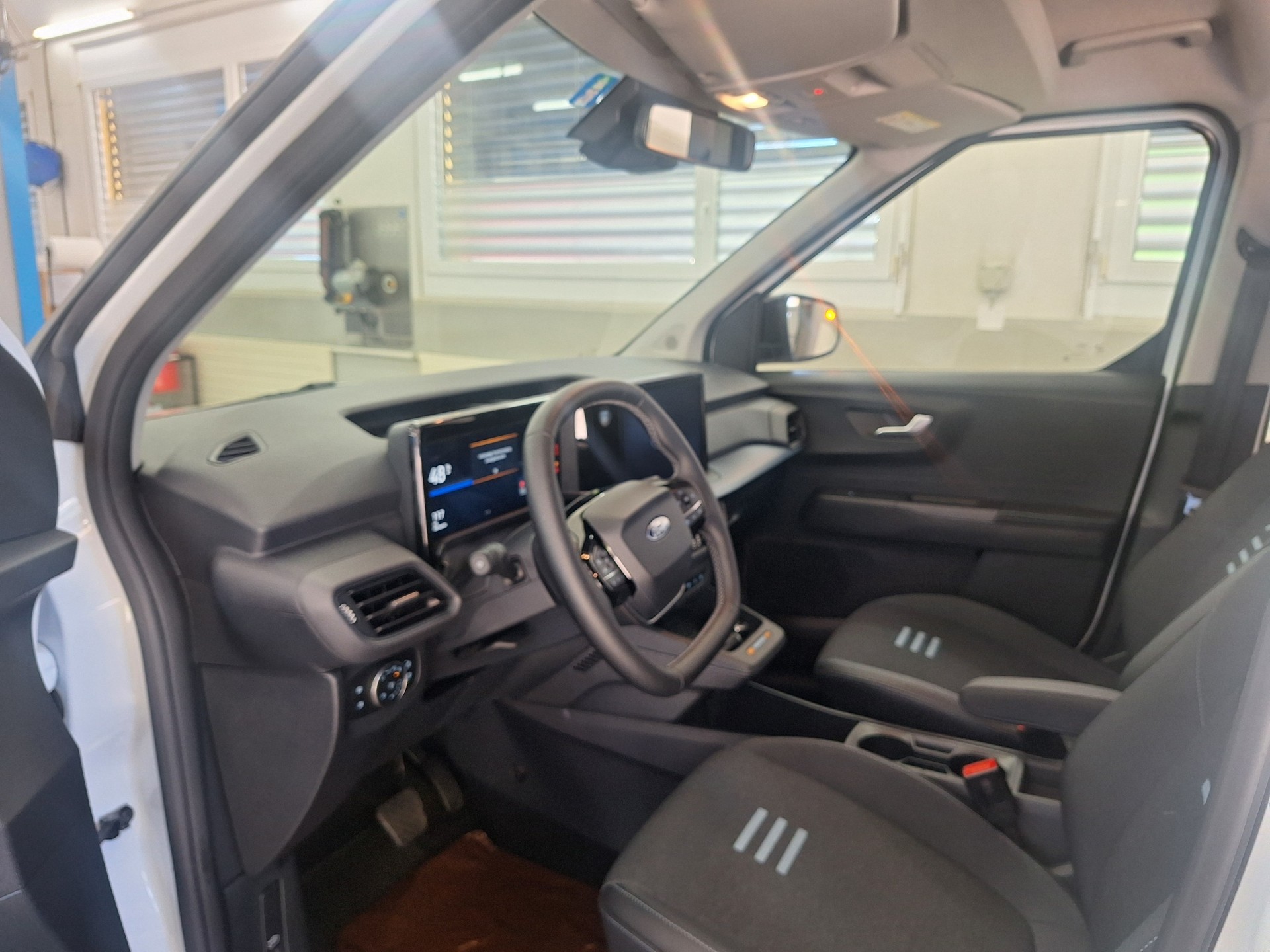 FORD Tourneo Courier Elektro 54kWh Active ⚡CH-Auslieferung mit Garantie bis Oktober 2028⚡-image-6