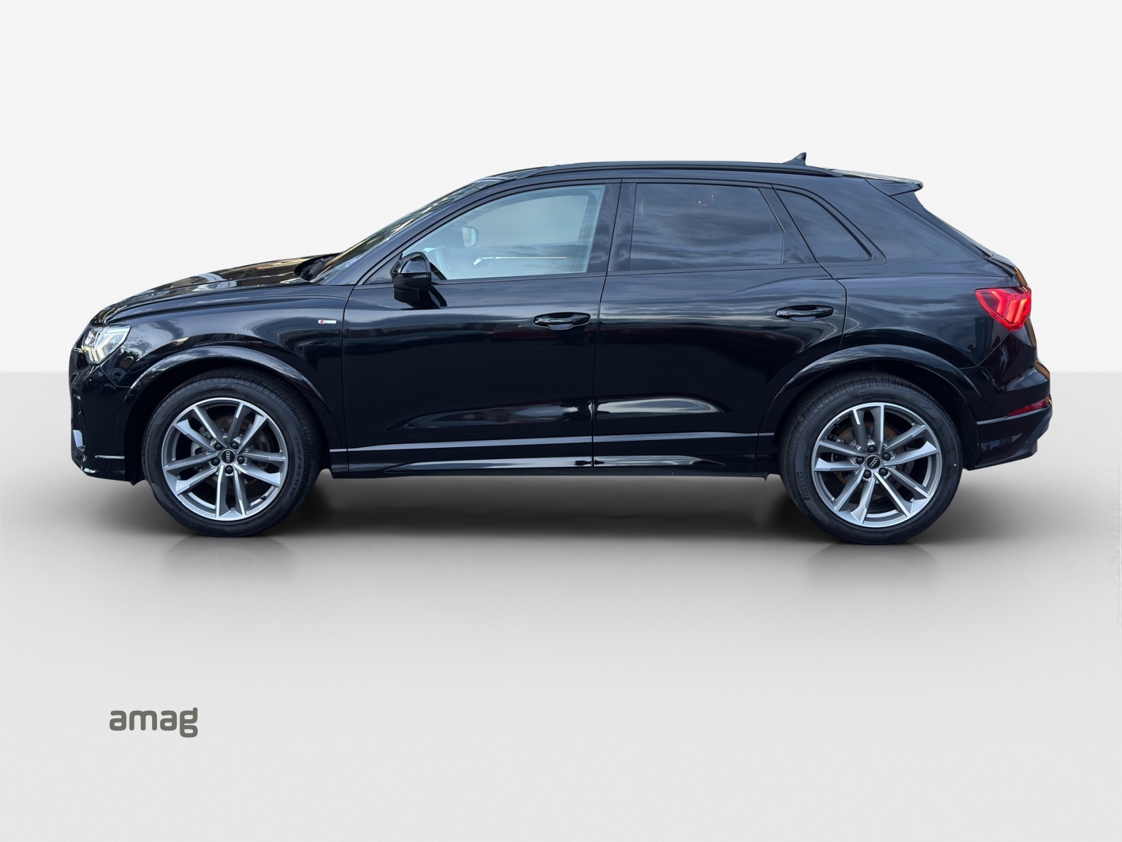 AUDI Q3 35 TFSI S line Attraction S-tronic-image-1