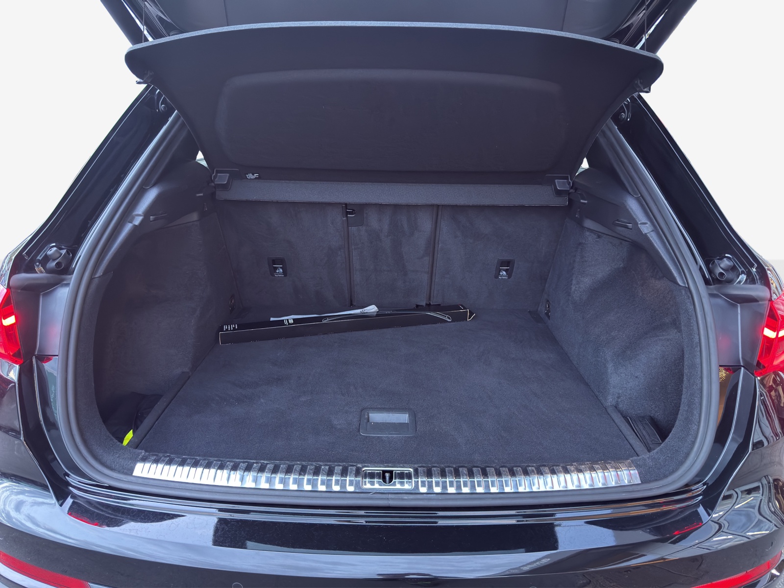 AUDI Q3 35 TFSI S line Attraction S-tronic-image-12