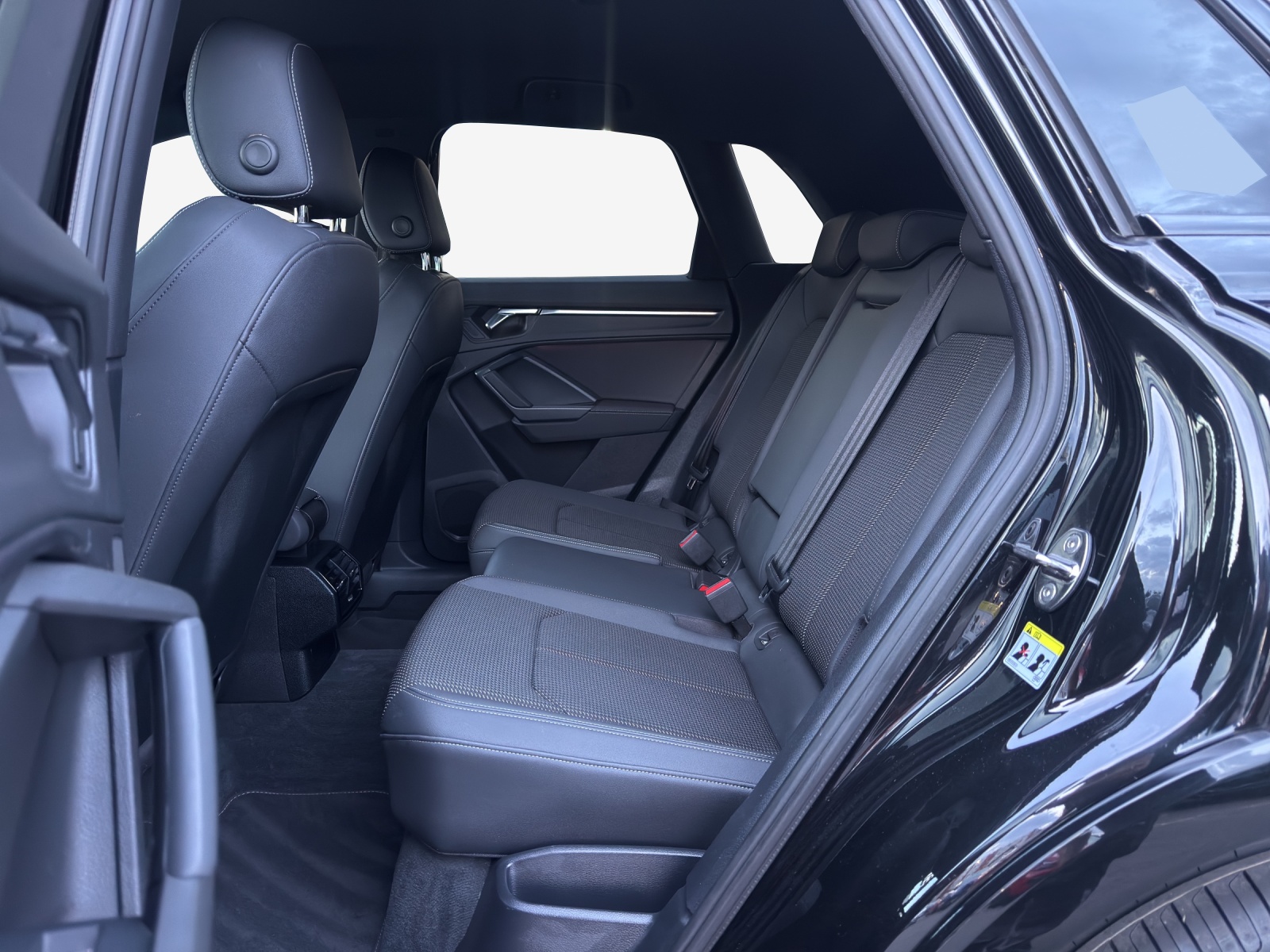AUDI Q3 35 TFSI S line Attraction S-tronic-image-11