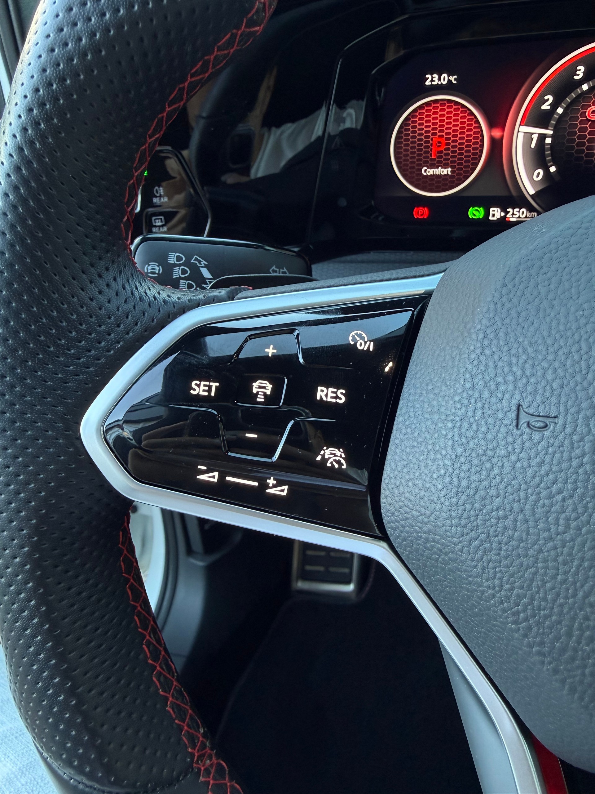 VW Golf 2.0 TSI GTI Clubsport DSG-image-18