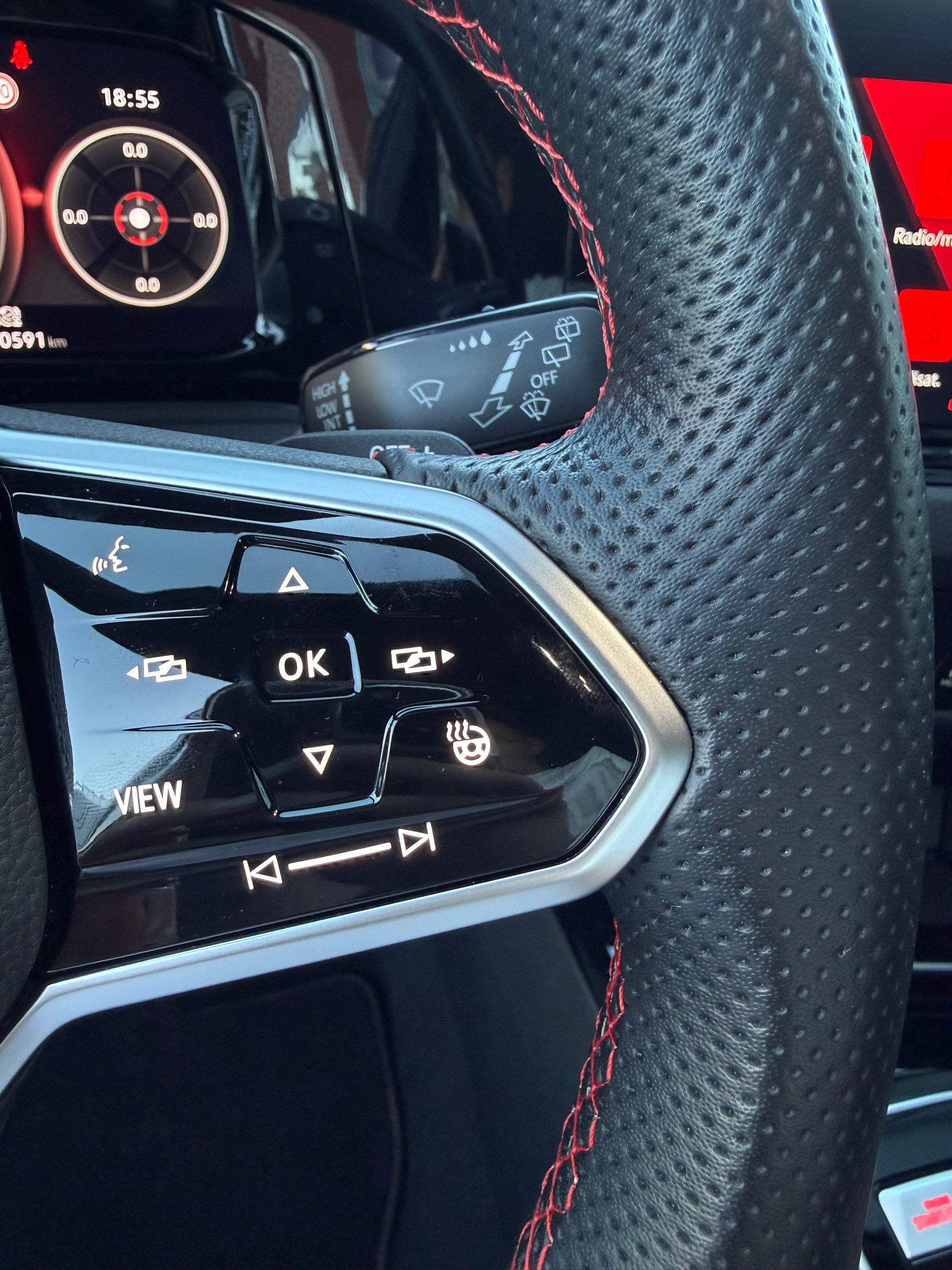 VW Golf 2.0 TSI GTI Clubsport DSG-image-17