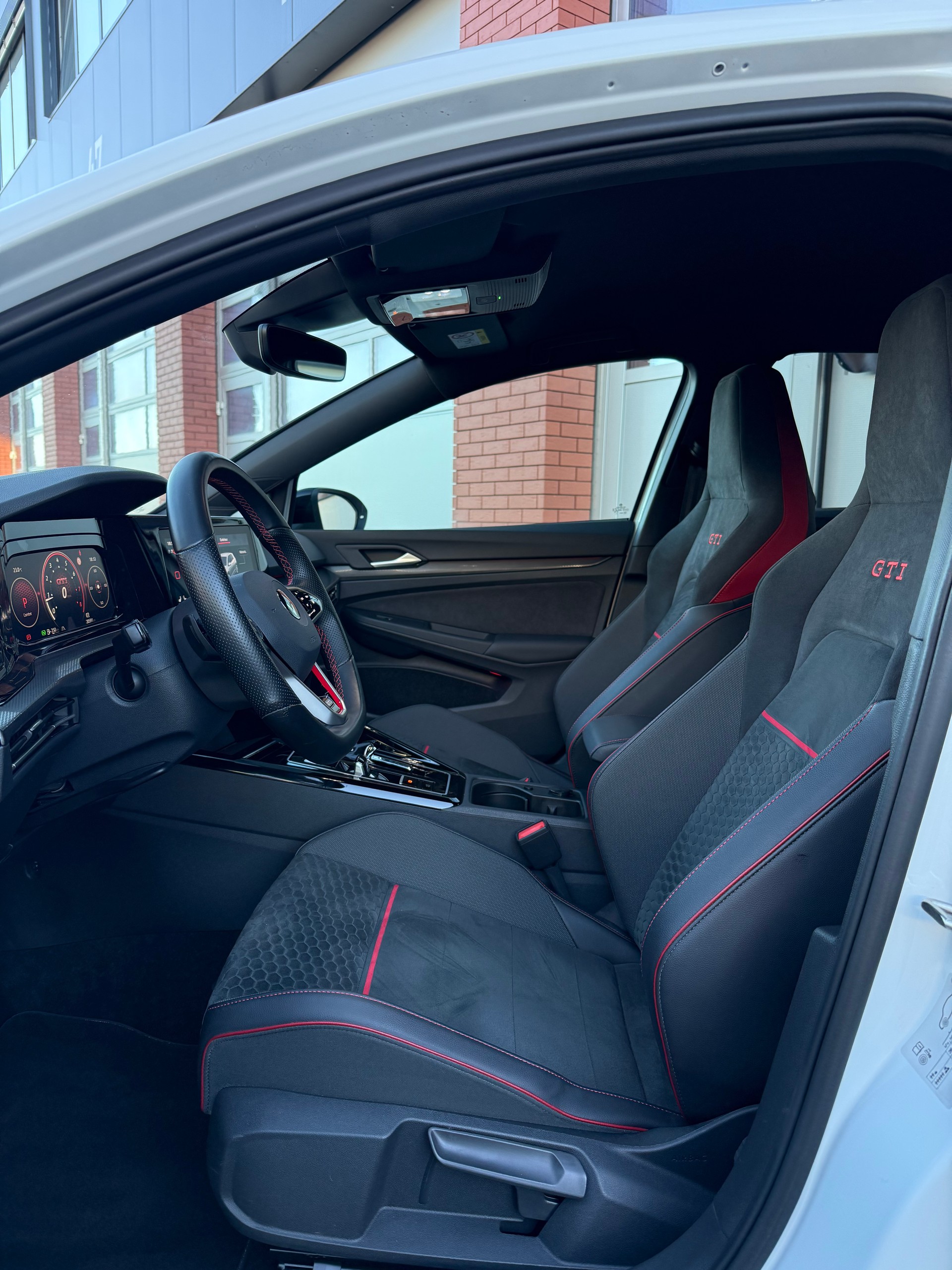 VW Golf 2.0 TSI GTI Clubsport DSG-image-13