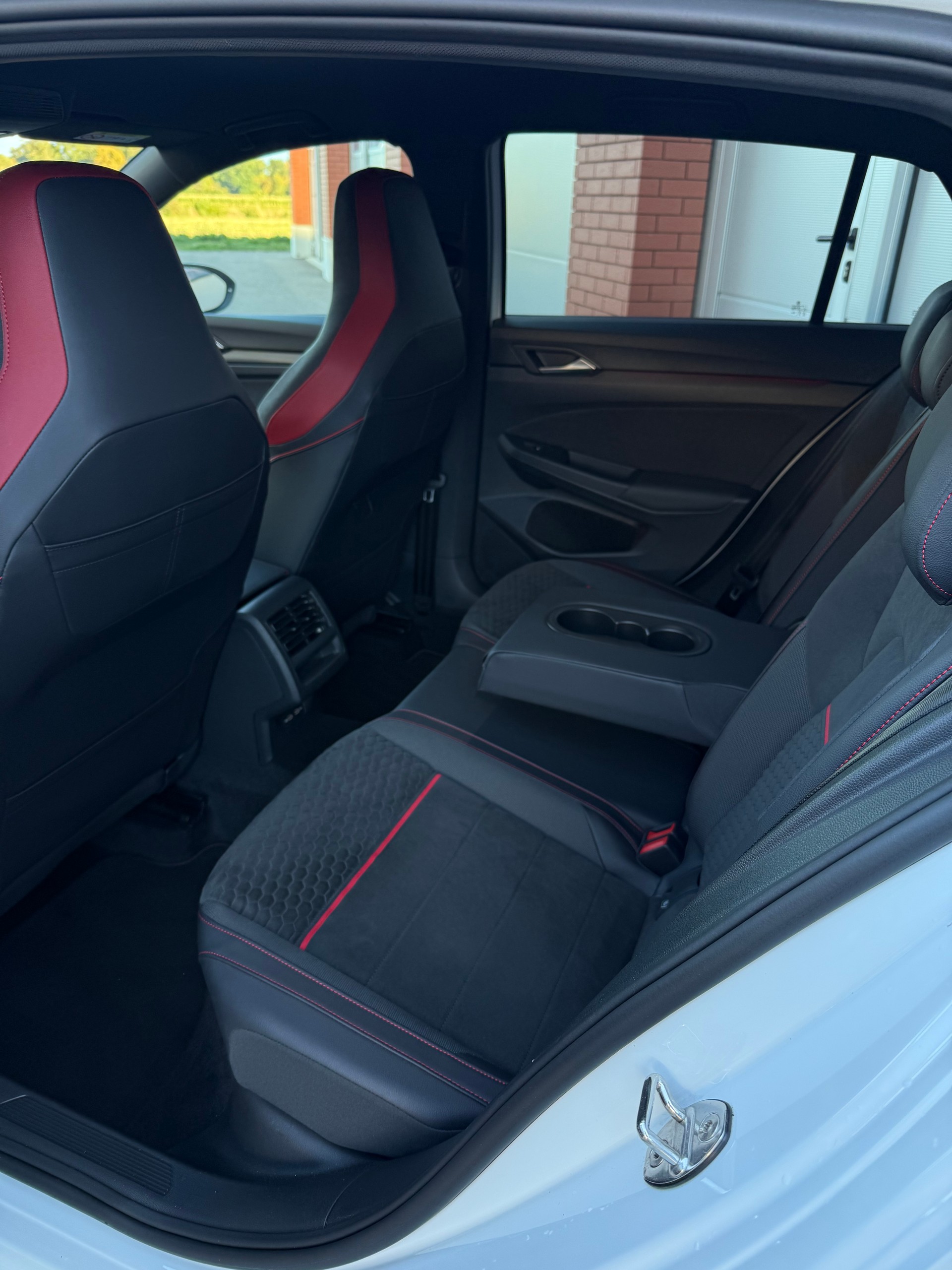 VW Golf 2.0 TSI GTI Clubsport DSG-image-16