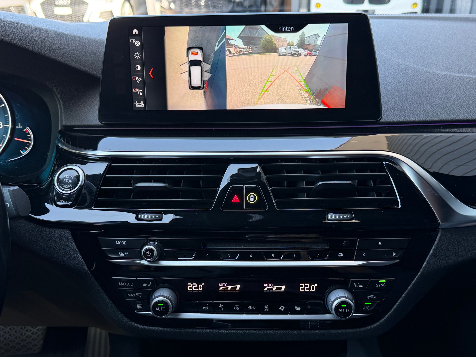 BMW 530i xDrive Touring Sport Line Steptronic-image-18