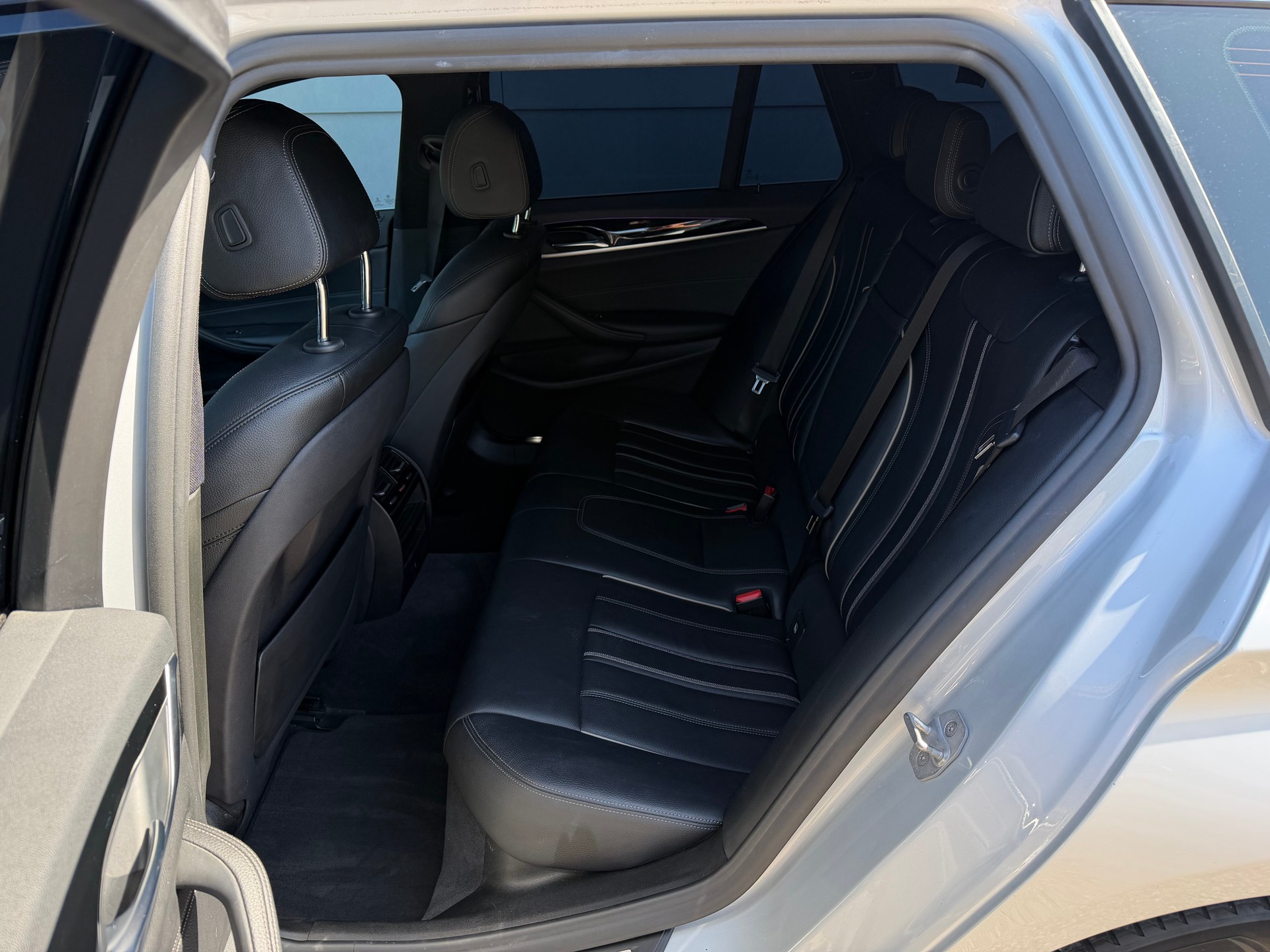 BMW 530i xDrive Touring Sport Line Steptronic-image-12