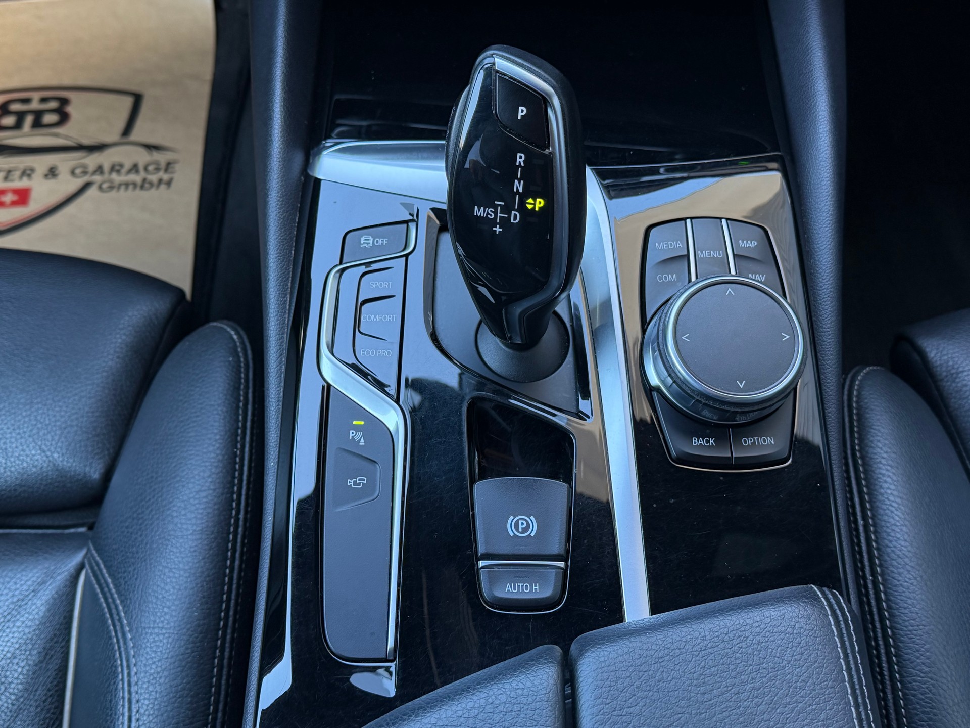 BMW 530i xDrive Touring Sport Line Steptronic-image-17