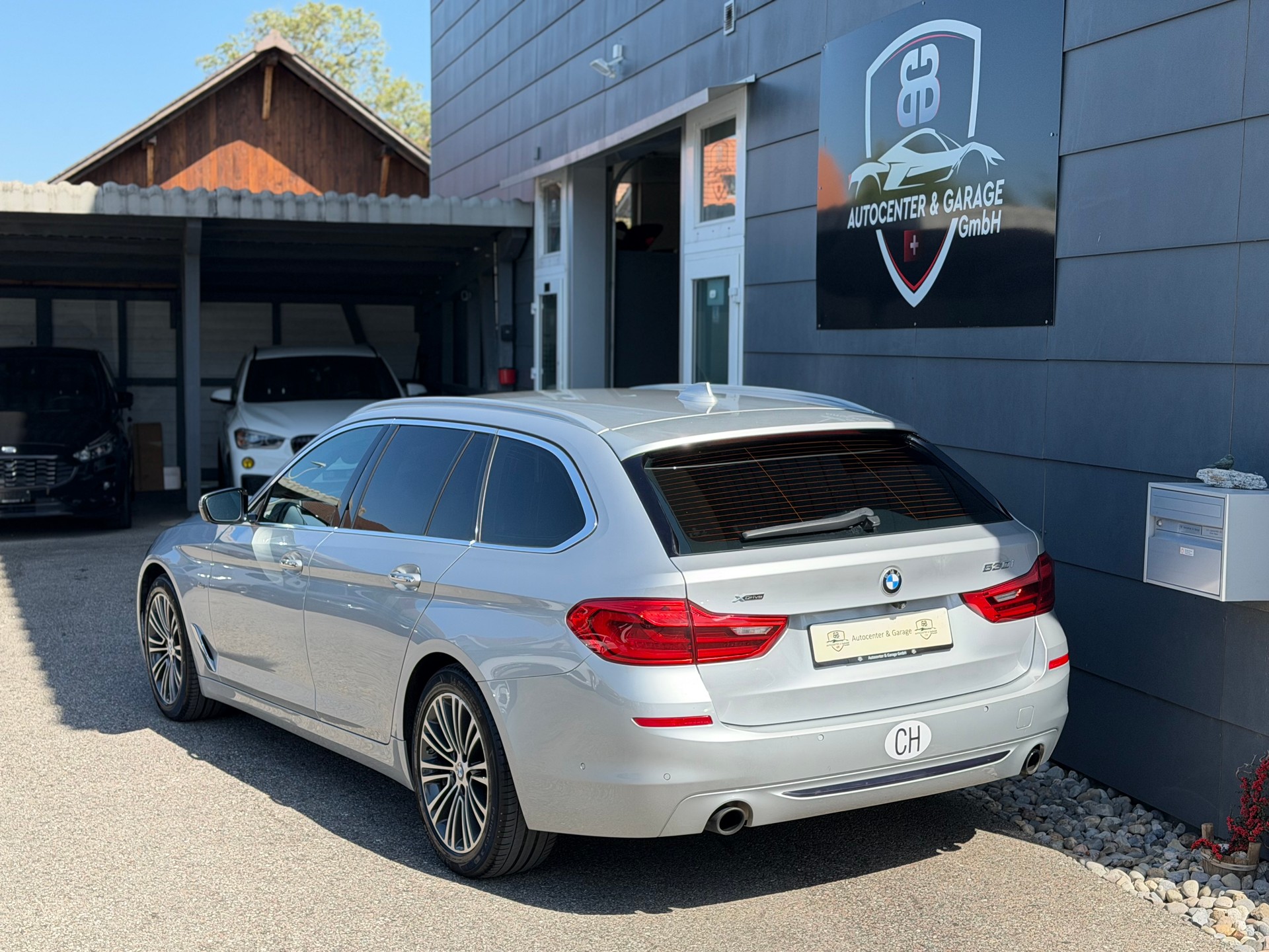 BMW 530i xDrive Touring Sport Line Steptronic-image-5