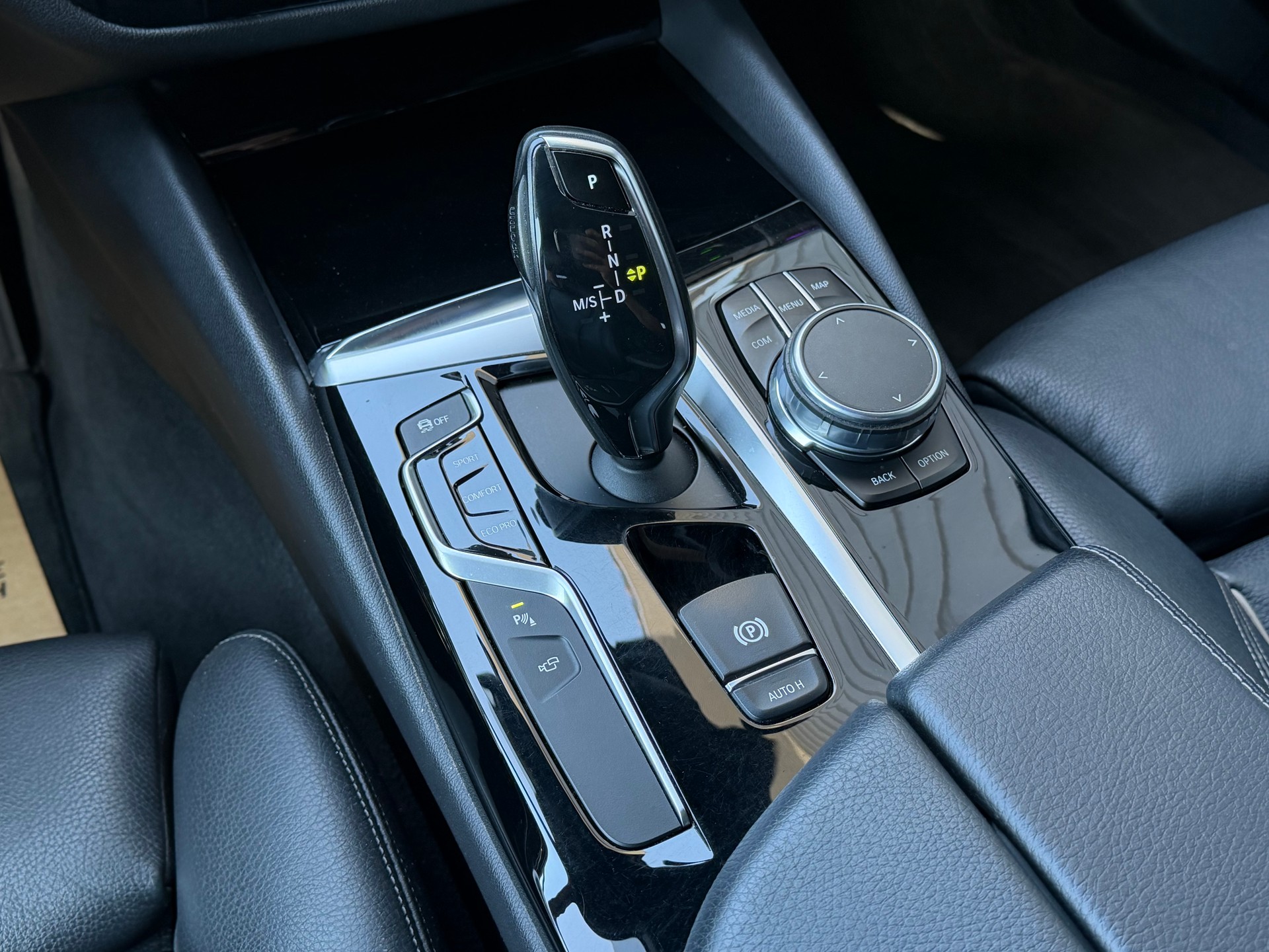 BMW 530i xDrive Touring Sport Line Steptronic-image-16