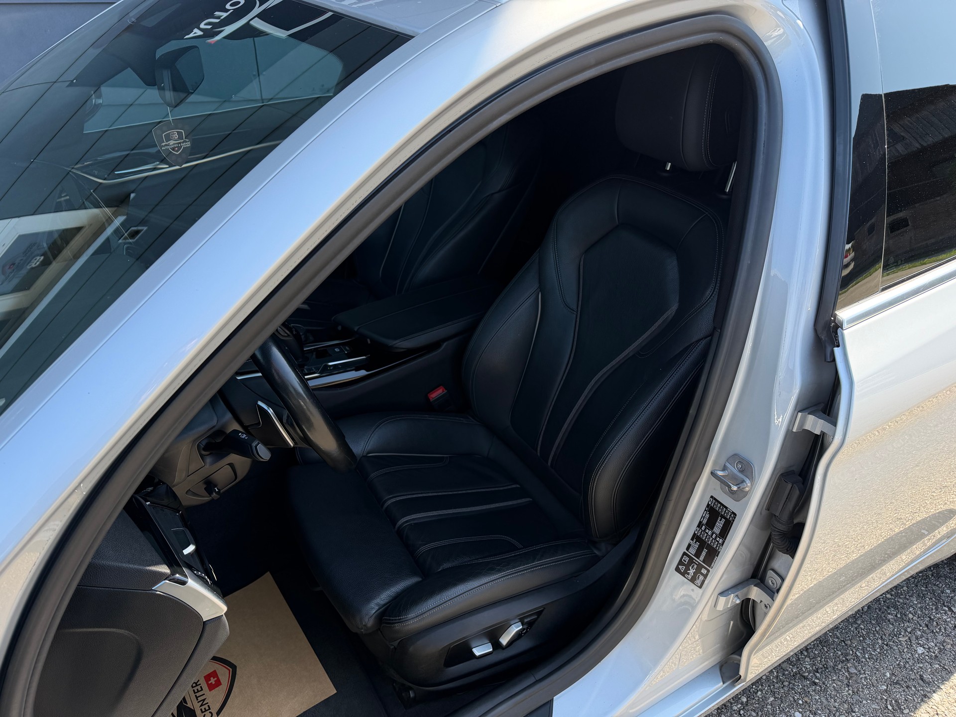 BMW 530i xDrive Touring Sport Line Steptronic-image-10