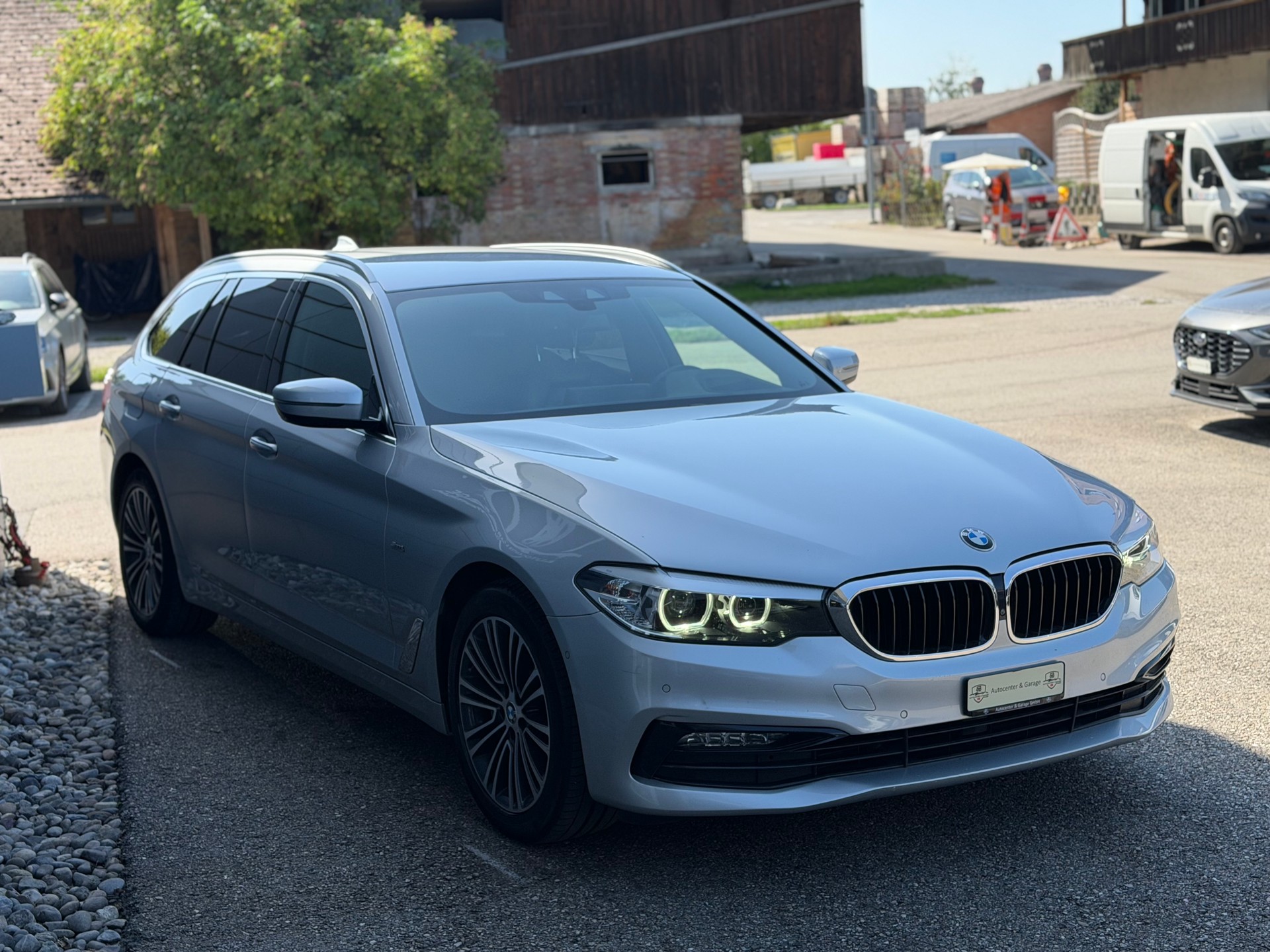 BMW 530i xDrive Touring Sport Line Steptronic-image-8