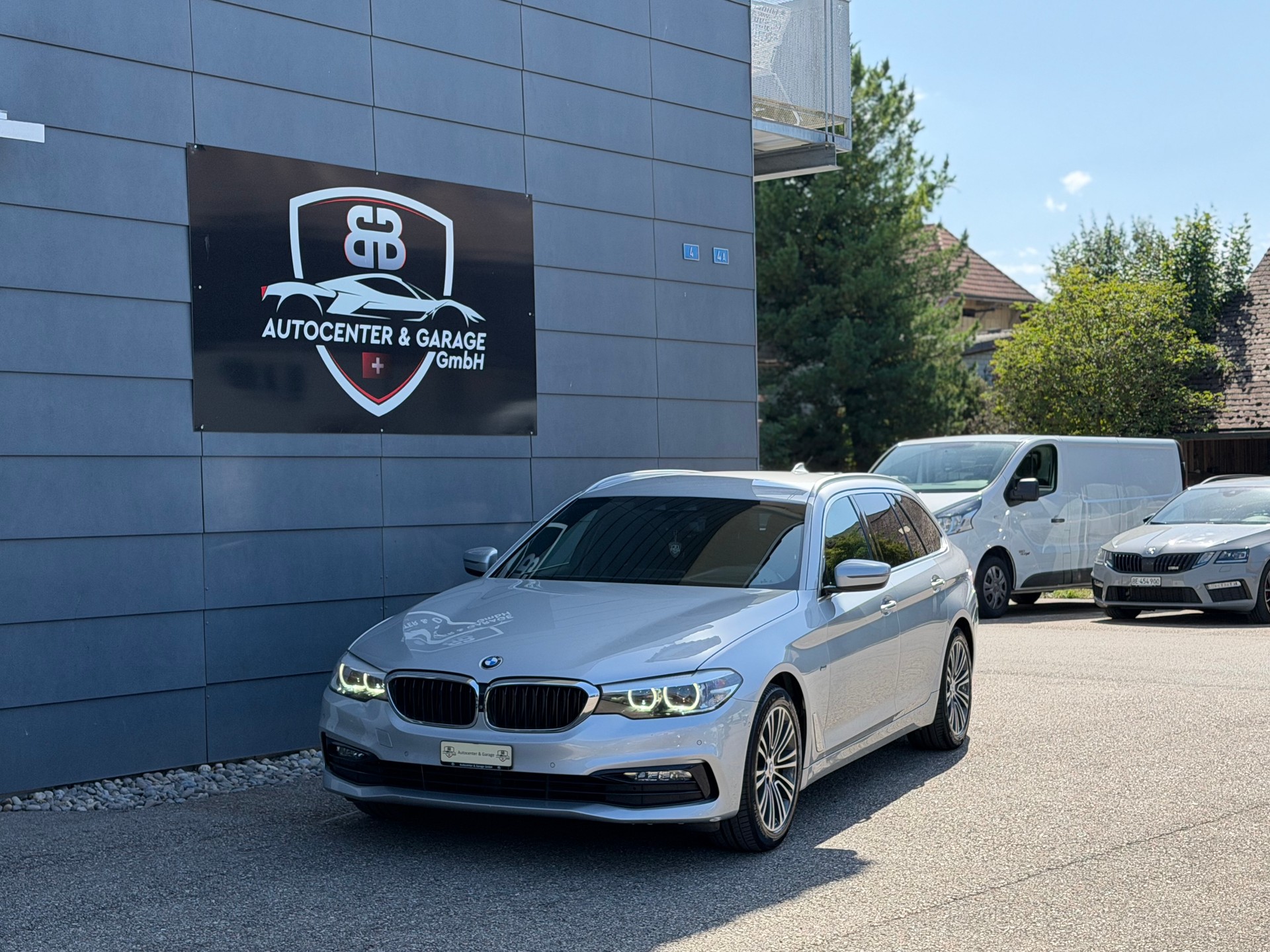 BMW 530i xDrive Touring Sport Line Steptronic-image-0