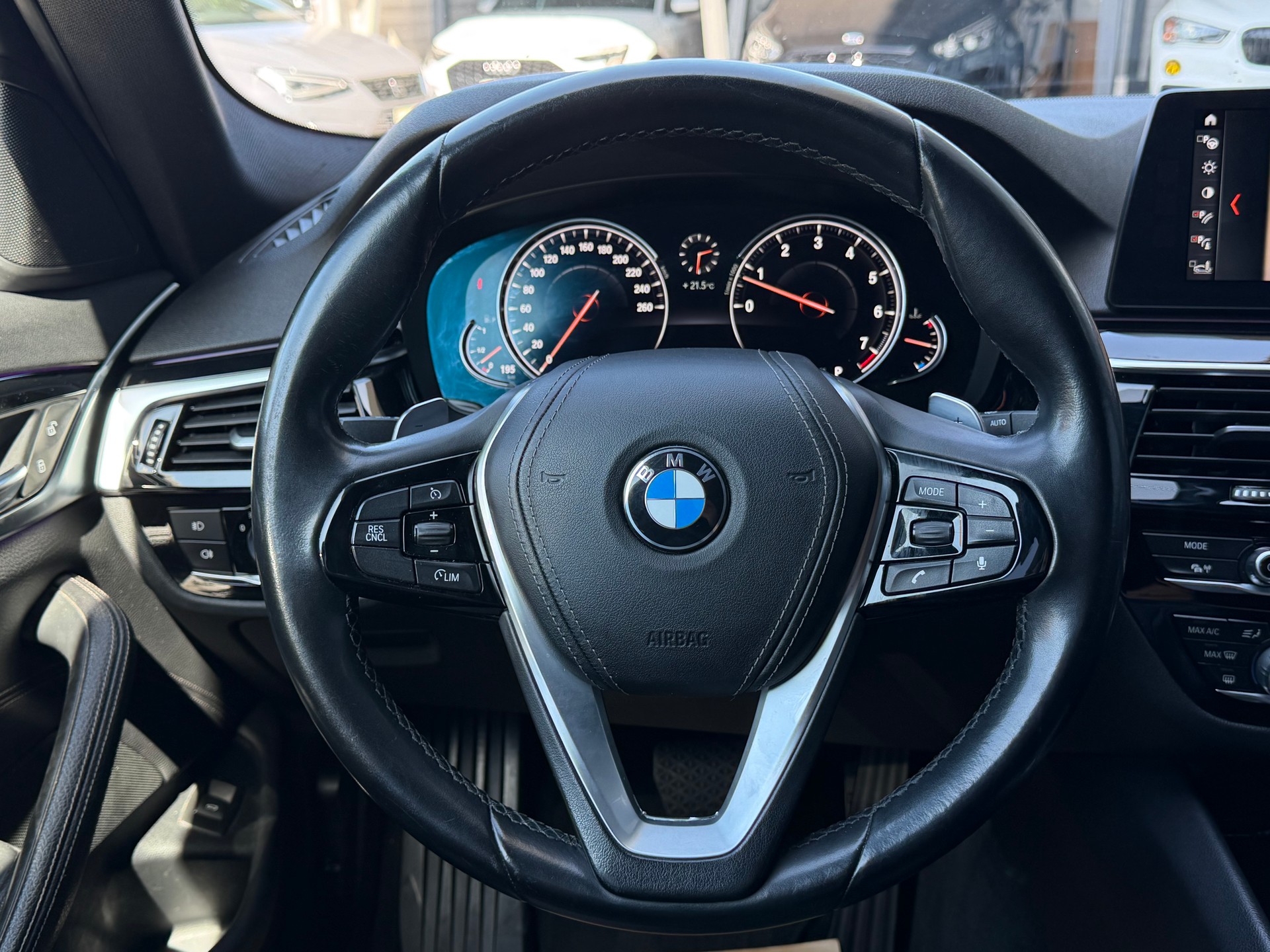 BMW 530i xDrive Touring Sport Line Steptronic-image-15