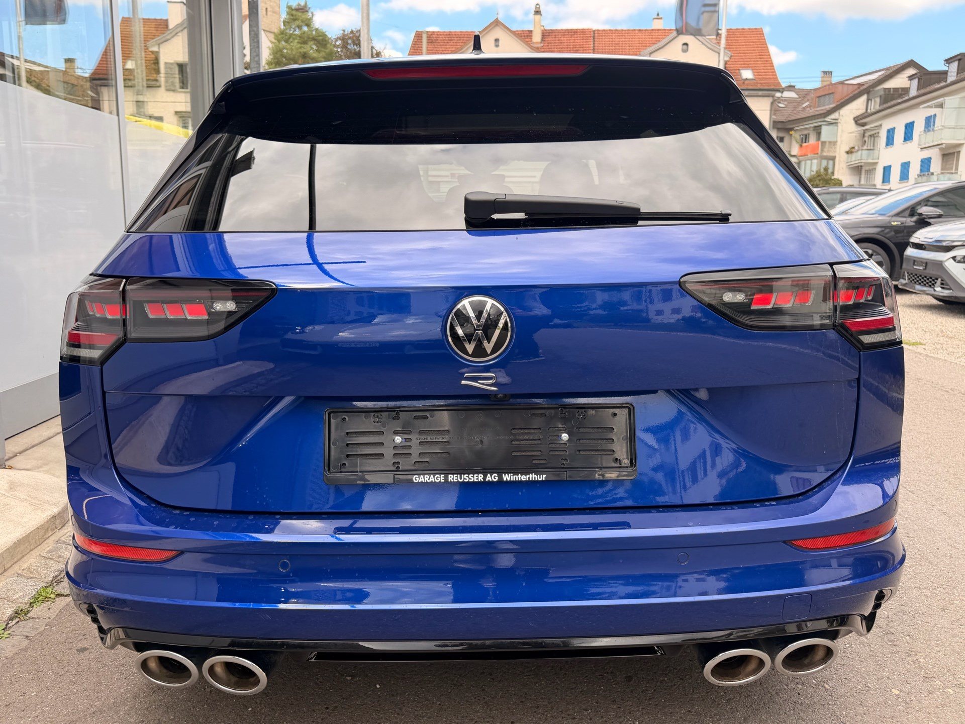 VW Golf Variant 2.0 TSI 333 PS 4MOTION R BLACK STYLE *** PANORAMAGLASDACH & LEDER VIENNA ***-image-4