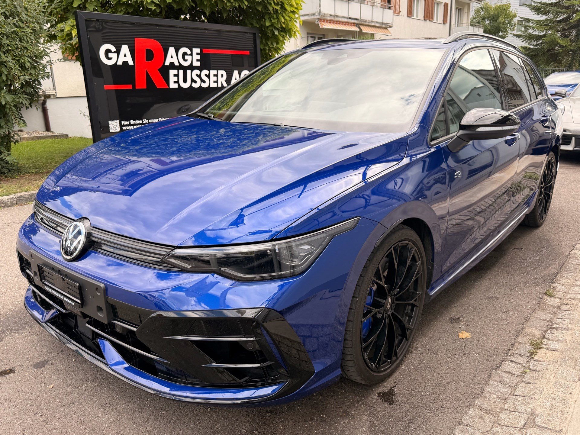 VW Golf Variant 2.0 TSI 333 PS 4MOTION R BLACK STYLE *** PANORAMAGLASDACH & LEDER VIENNA ***