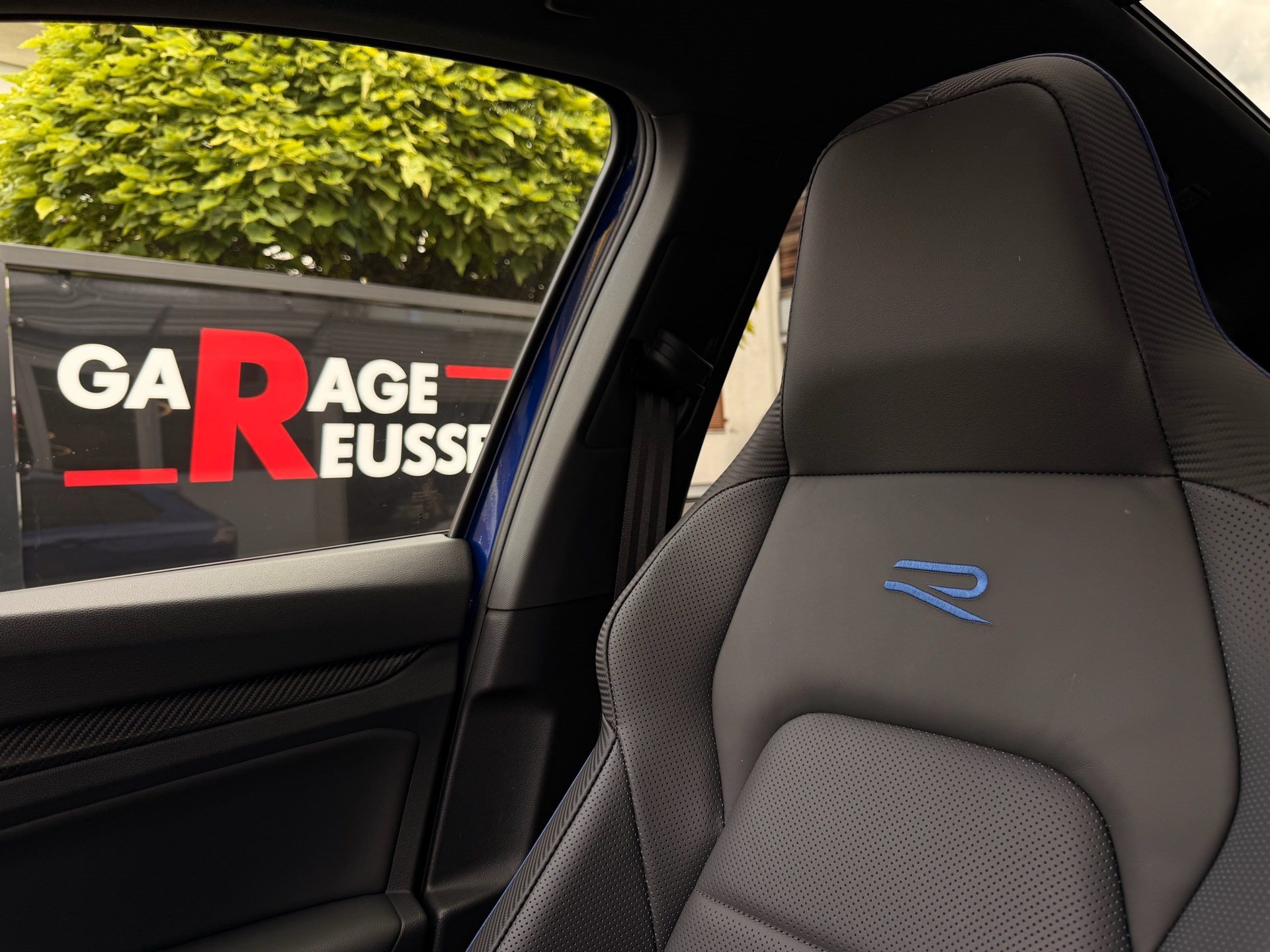 VW Golf Variant 2.0 TSI 333 PS 4MOTION R BLACK STYLE *** PANORAMAGLASDACH & LEDER VIENNA ***-image-28