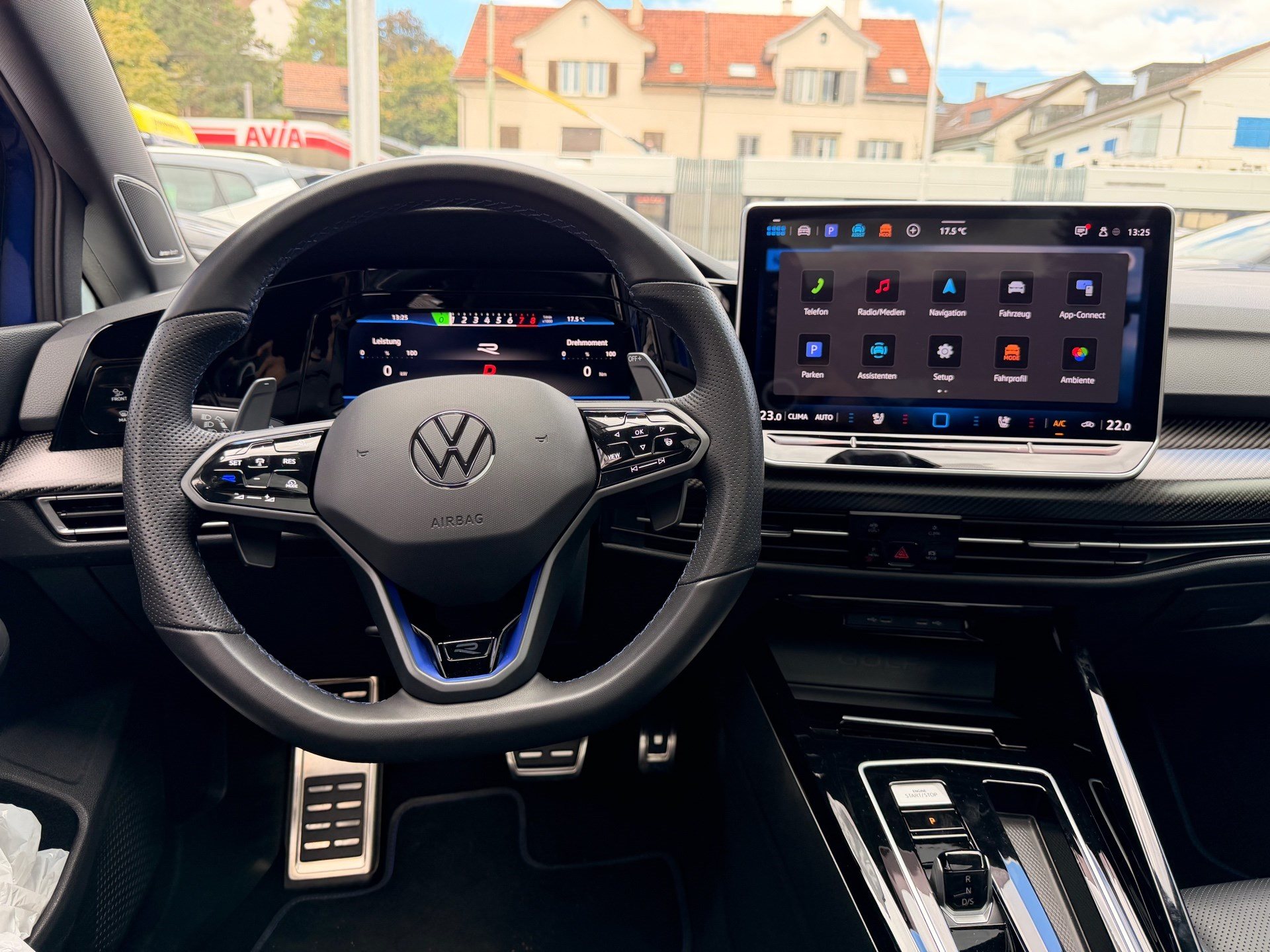 VW Golf Variant 2.0 TSI 333 PS 4MOTION R BLACK STYLE *** PANORAMAGLASDACH & LEDER VIENNA ***-image-9