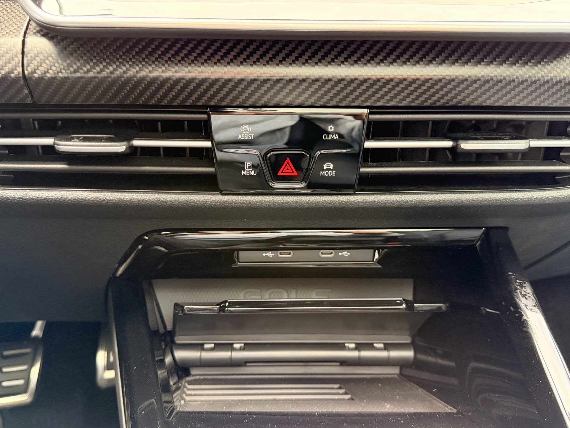 VW Golf Variant 2.0 TSI 333 PS 4MOTION R BLACK STYLE *** PANORAMAGLASDACH & LEDER VIENNA ***-image-23