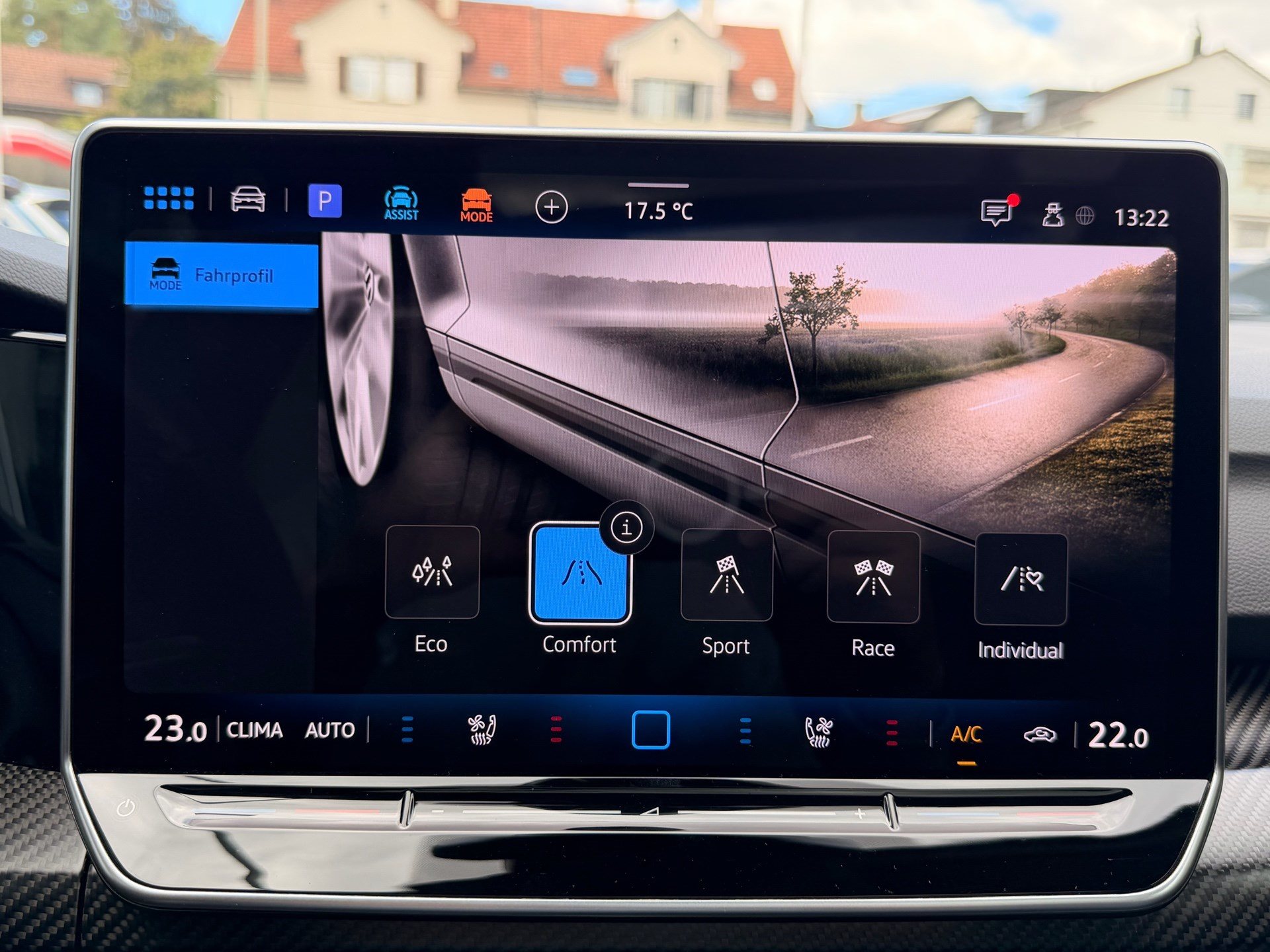 VW Golf Variant 2.0 TSI 333 PS 4MOTION R BLACK STYLE *** PANORAMAGLASDACH & LEDER VIENNA ***-image-13