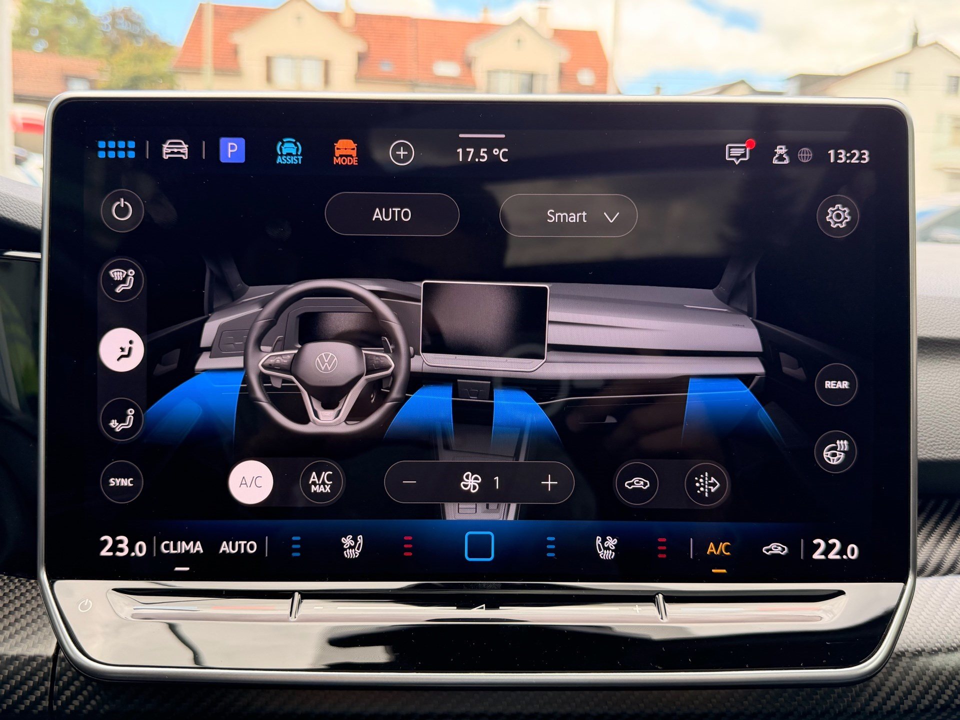 VW Golf Variant 2.0 TSI 333 PS 4MOTION R BLACK STYLE *** PANORAMAGLASDACH & LEDER VIENNA ***-image-22