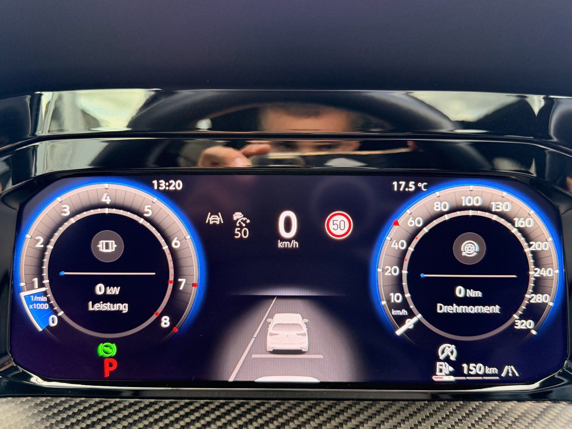VW Golf Variant 2.0 TSI 333 PS 4MOTION R BLACK STYLE *** PANORAMAGLASDACH & LEDER VIENNA ***-image-10