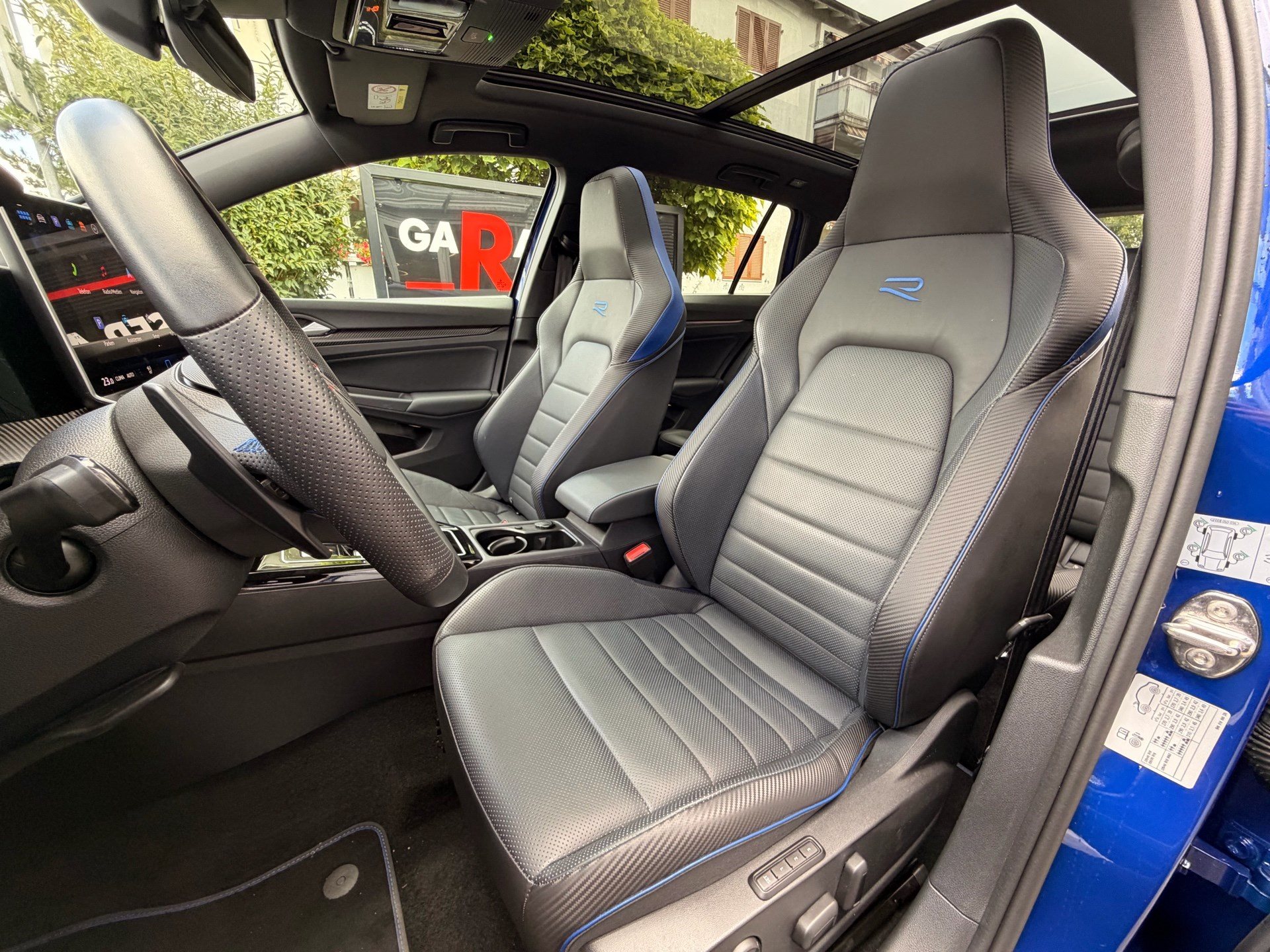 VW Golf Variant 2.0 TSI 333 PS 4MOTION R BLACK STYLE *** PANORAMAGLASDACH & LEDER VIENNA ***-image-8
