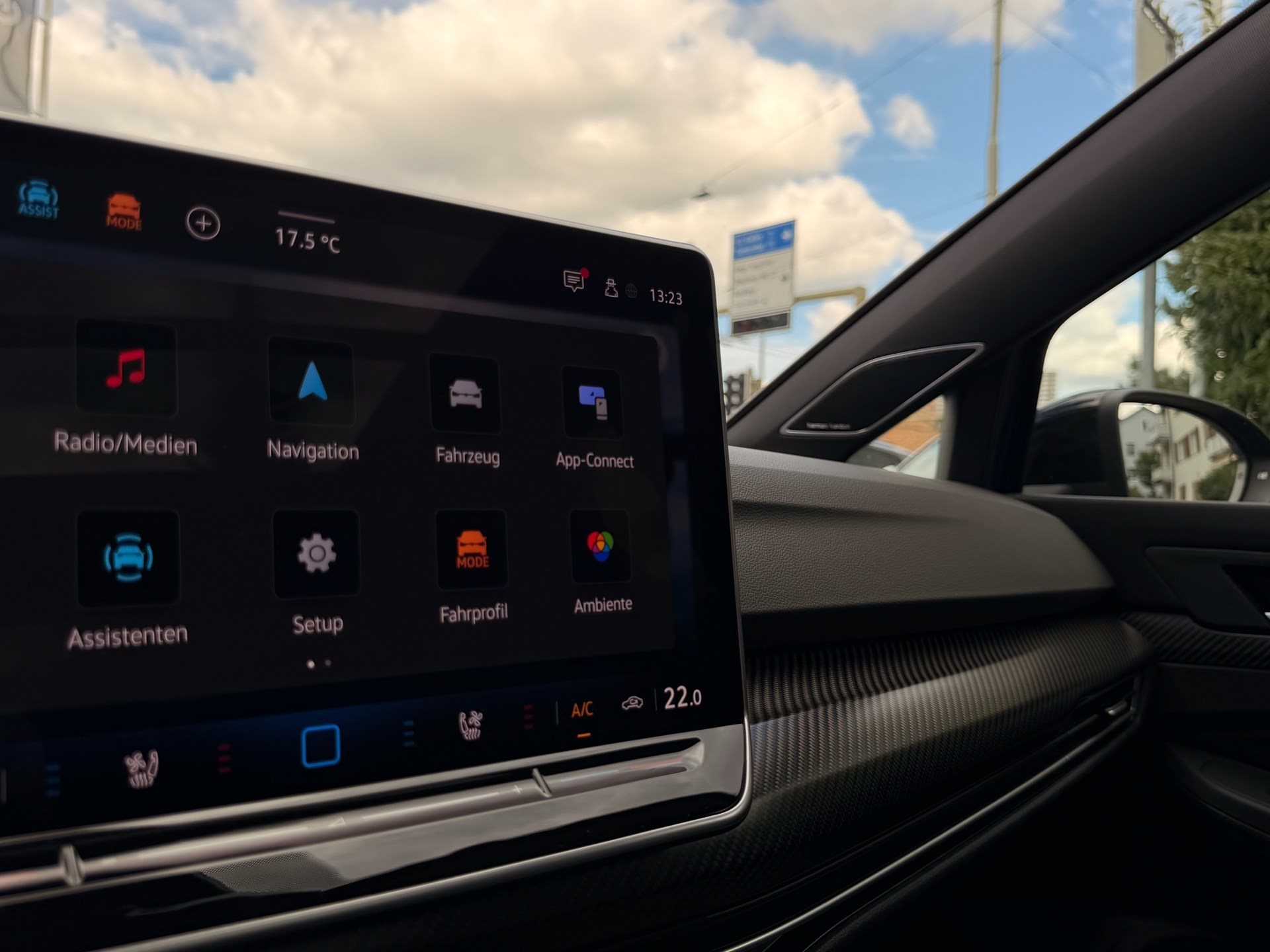VW Golf Variant 2.0 TSI 333 PS 4MOTION R BLACK STYLE *** PANORAMAGLASDACH & LEDER VIENNA ***-image-26